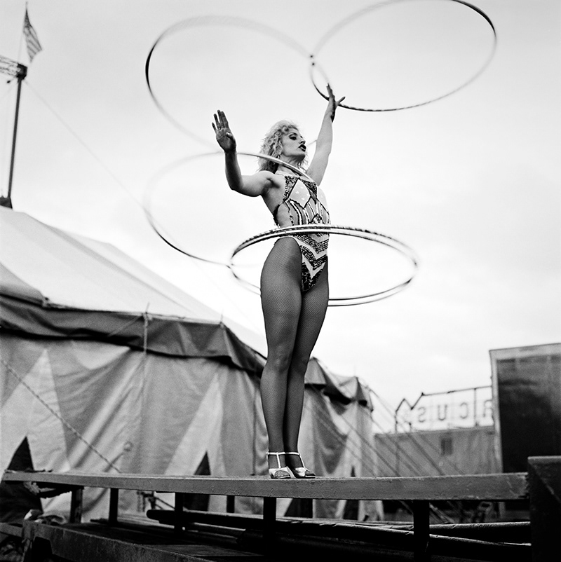 Голые девушки в цирке 71 фото