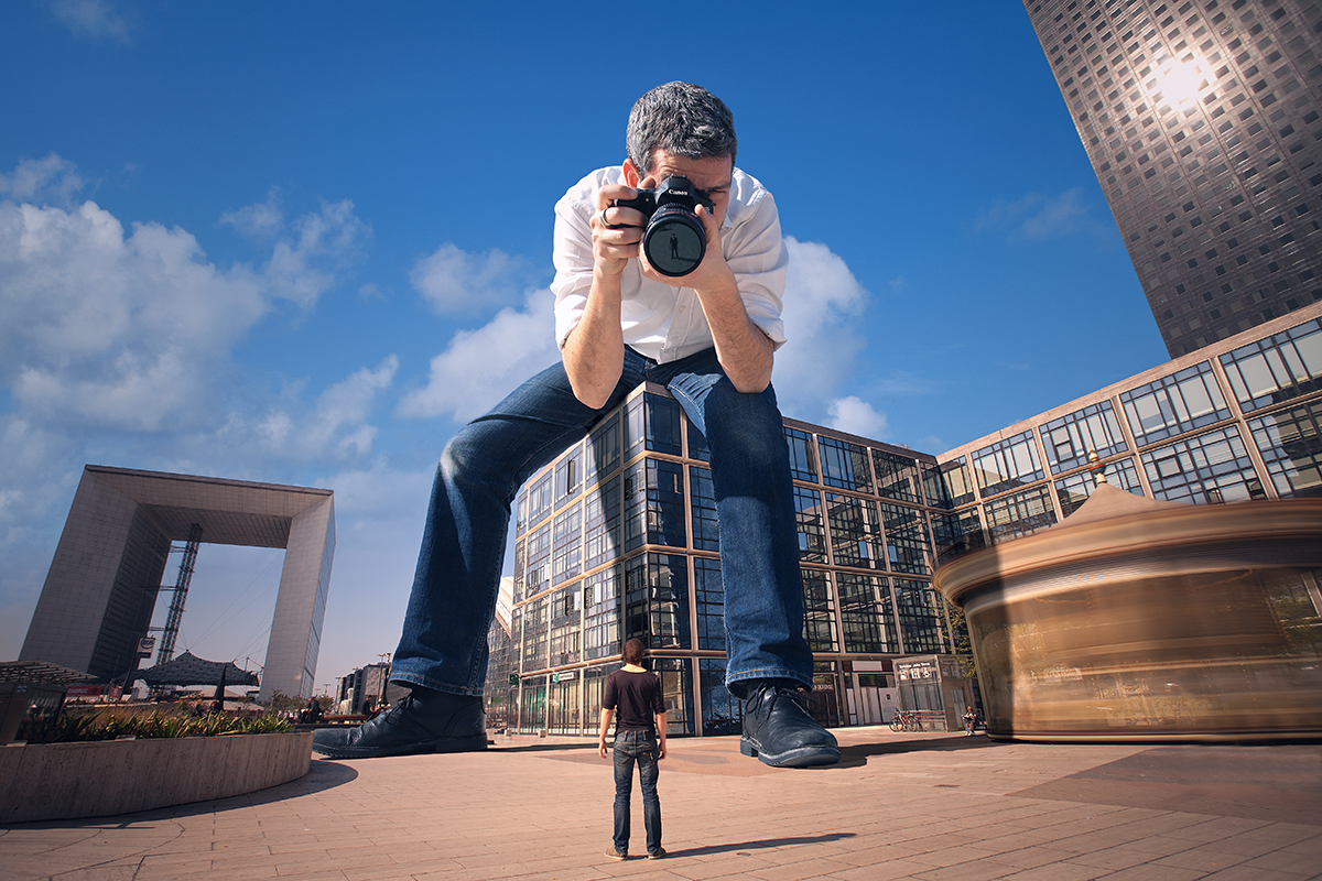 Фотограф снимает модель и сношает на камеру от первого лица