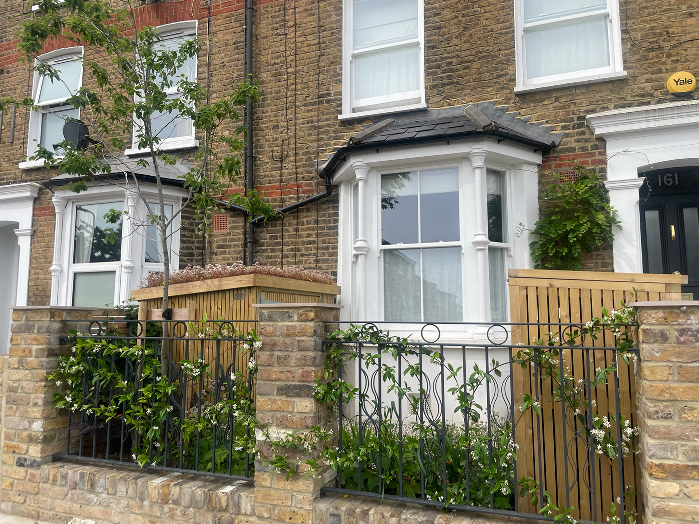 The open design of this front garden provides aesthetic views from both the pavement and house