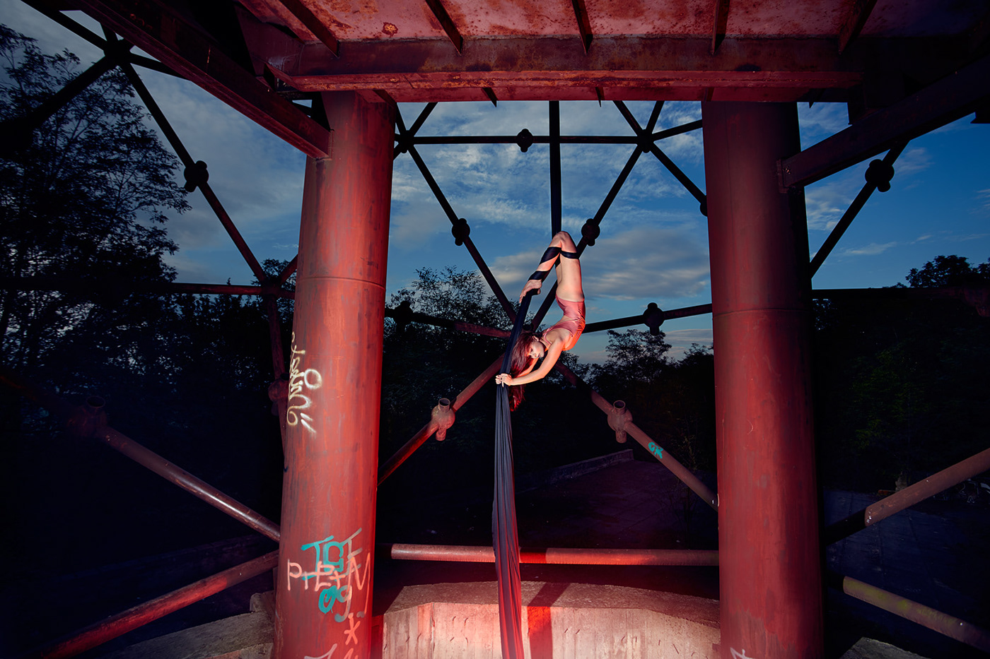brno Czech acrobat SILK Yoga glamour hanging gymnast air jipo jirkapop