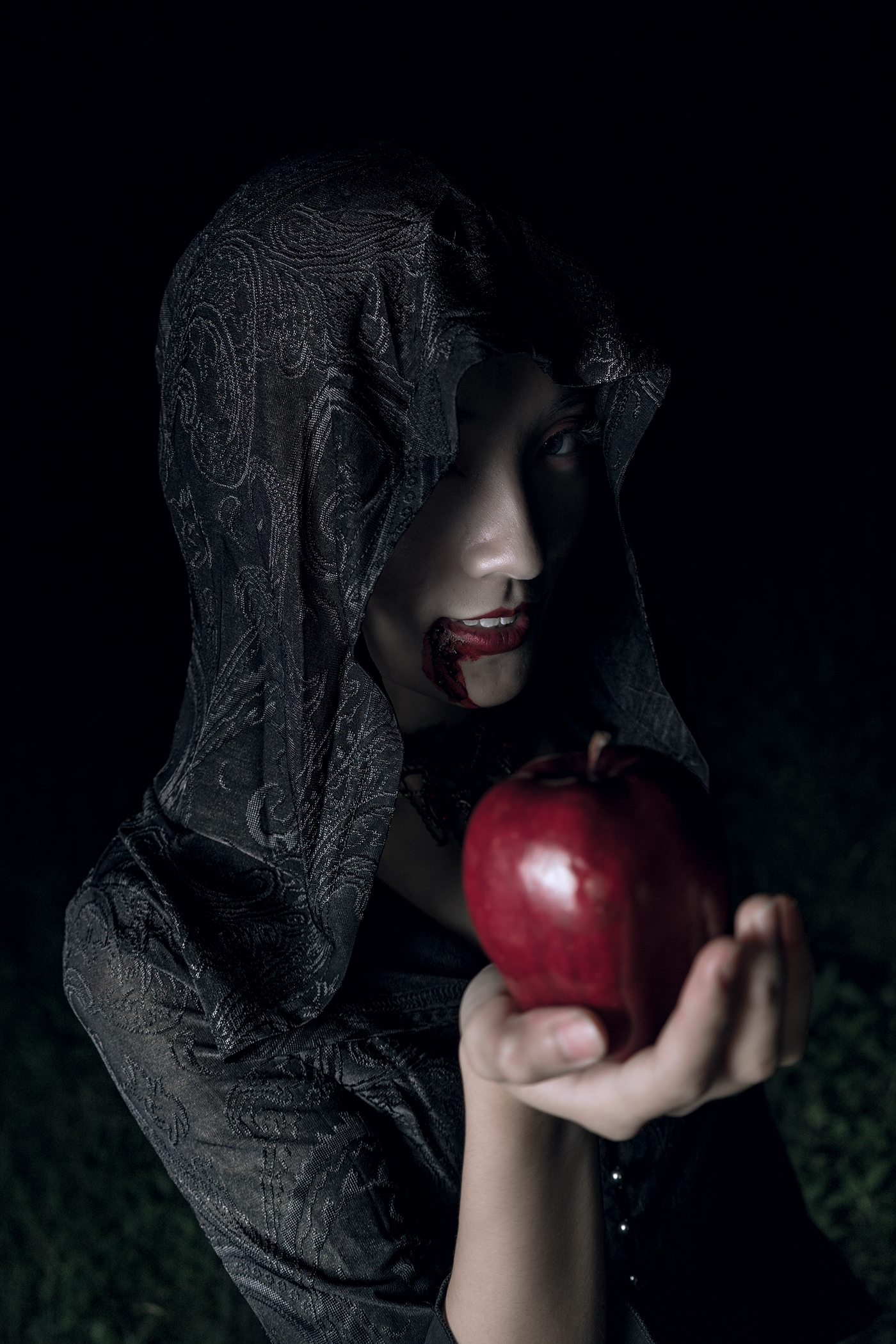 Halloween Evil Queen asian girl portrait girl queen dark forest apple darkness