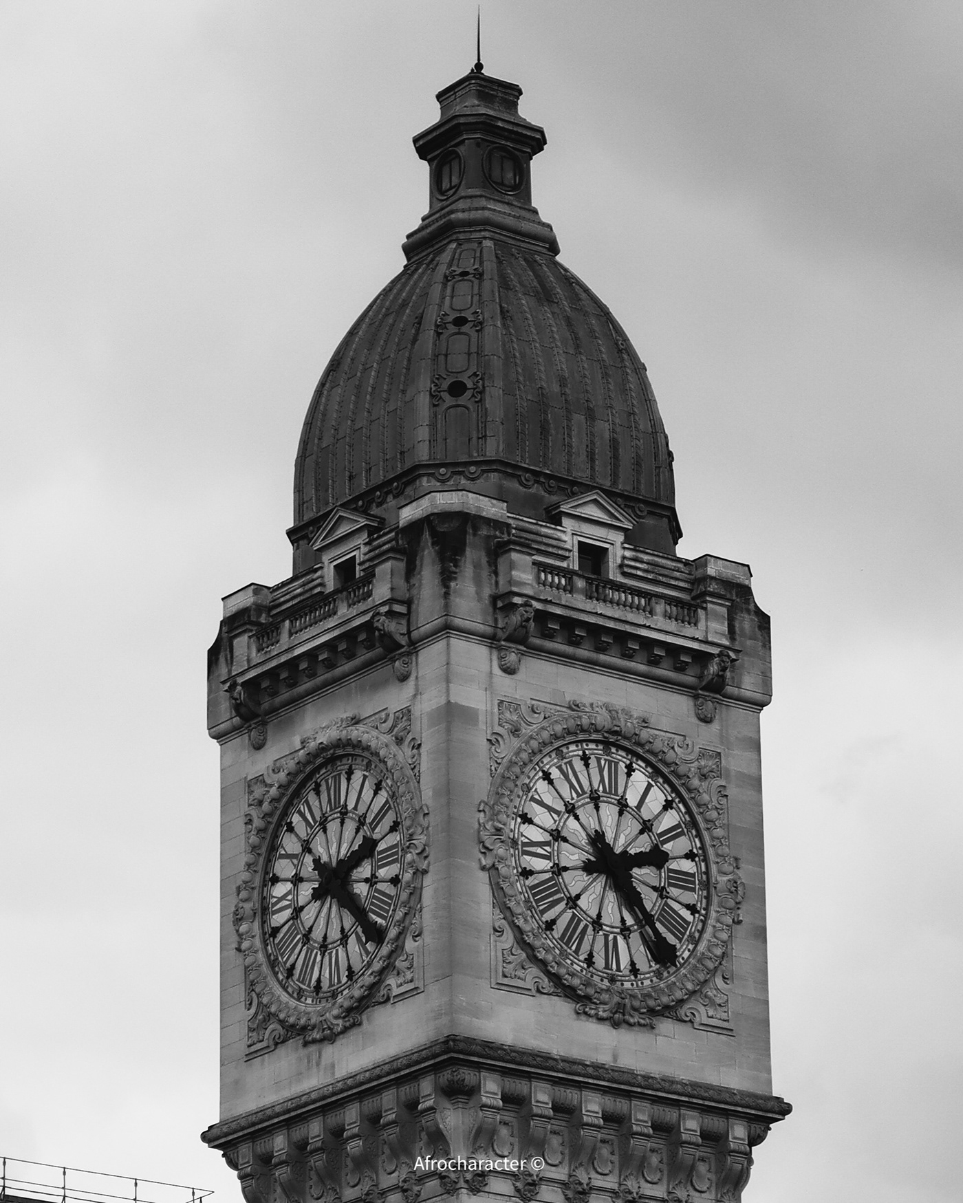 Photographie noir et blanc Paris horloge