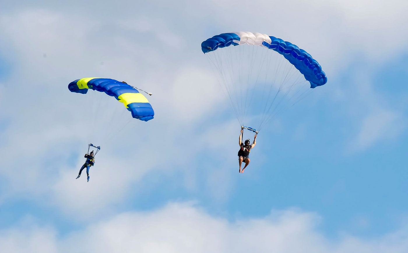 extreme sports Skydiving parachuting