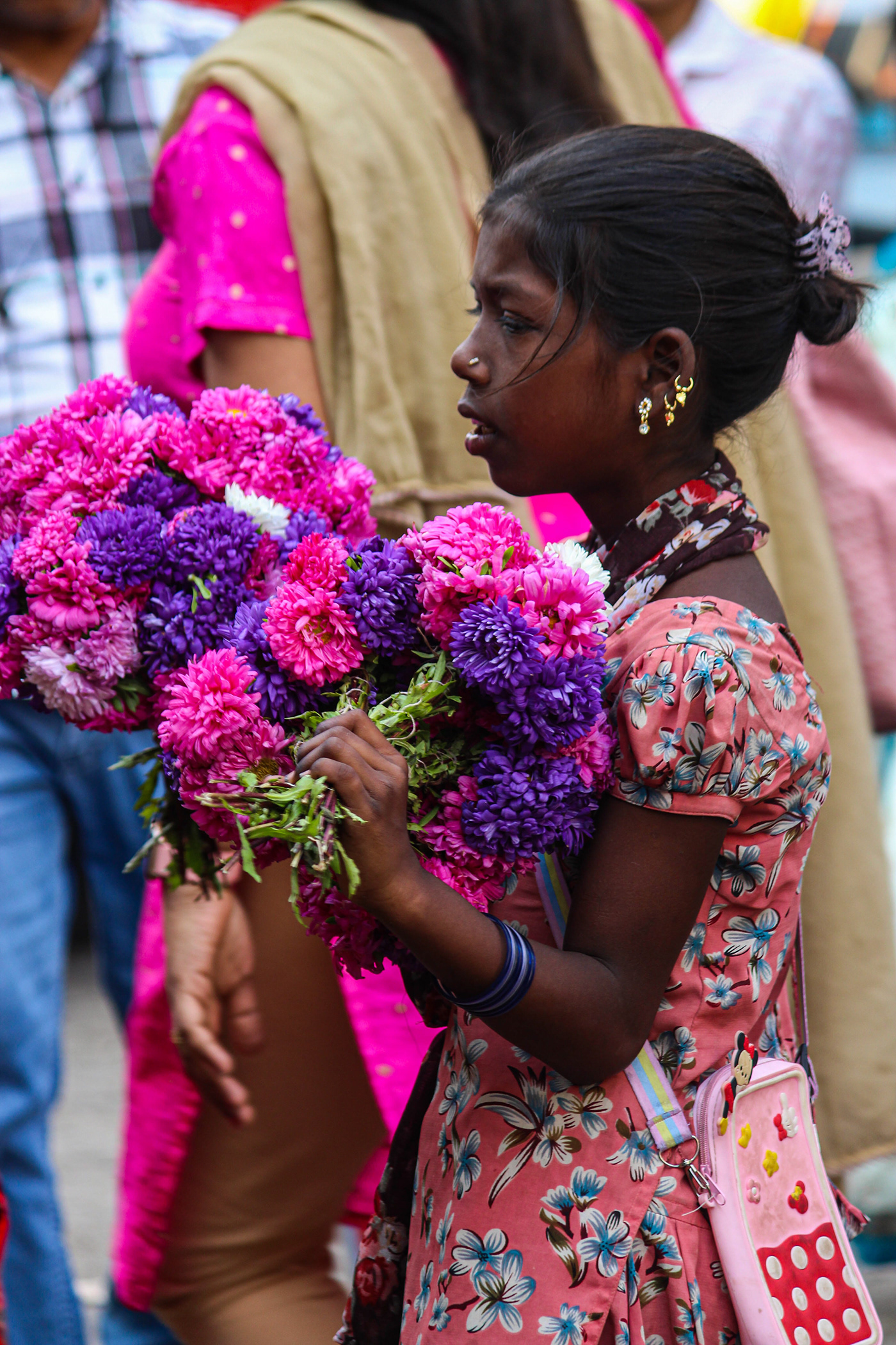 Flowers portrait street photography flowergirl vendors MUMBAI Dadar Flower Market Photography  Flower Girl Dress streetsofmumbai