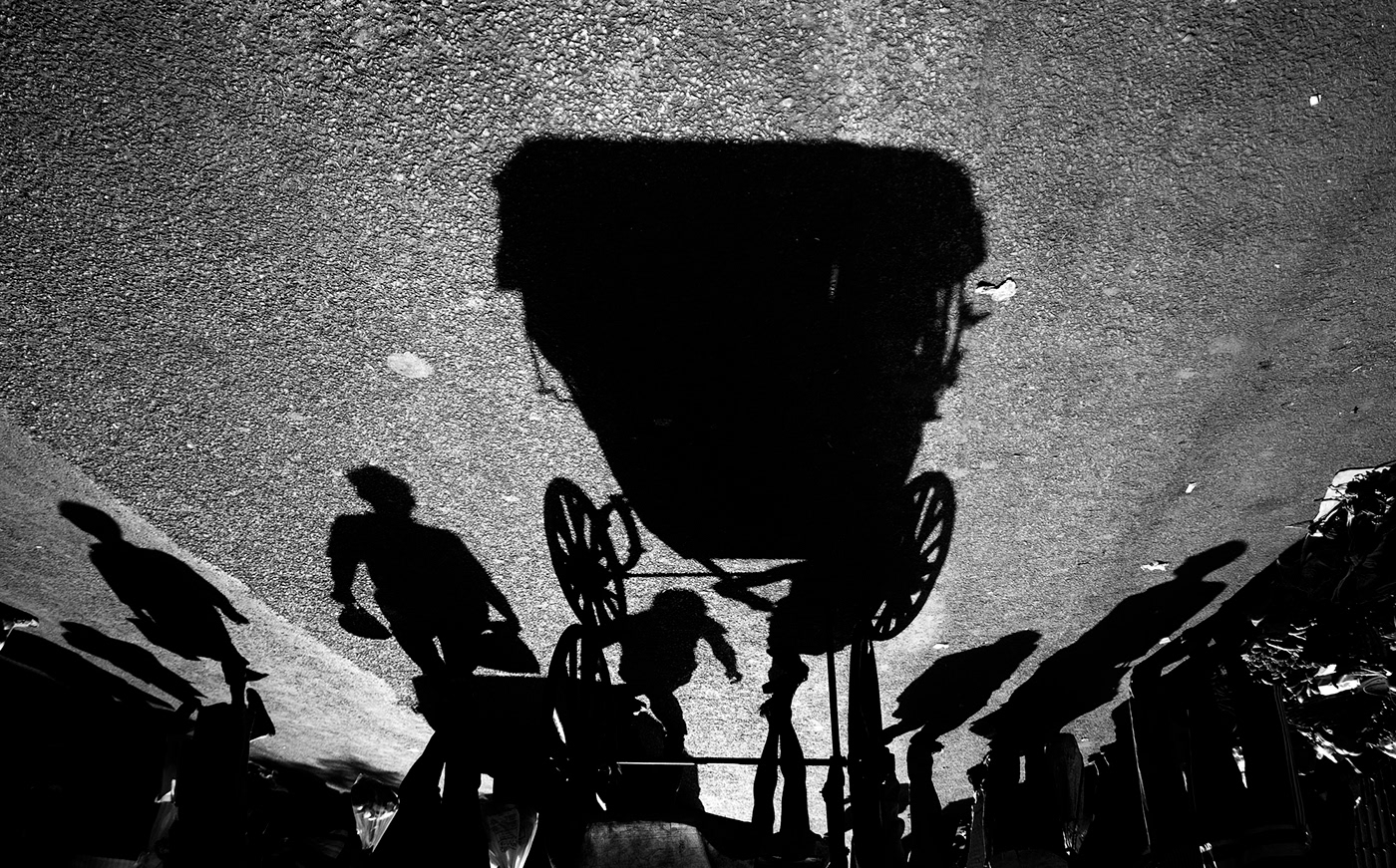 Street Kolkata India westbengal candid moments shadow black and white cityscape kumartuli