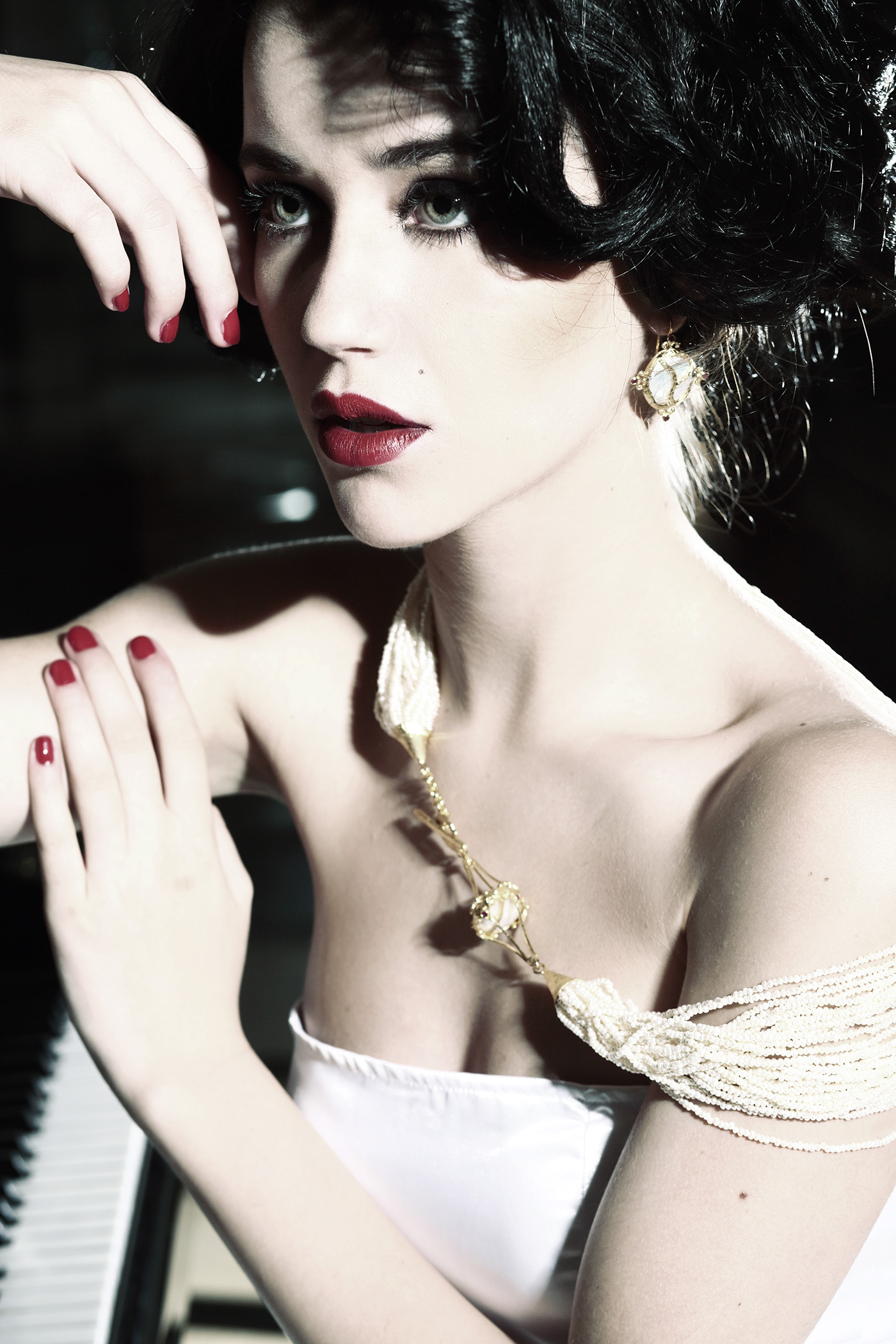 Jewellery beauty diamonds gold woman portrait glamour Black&white moonlight