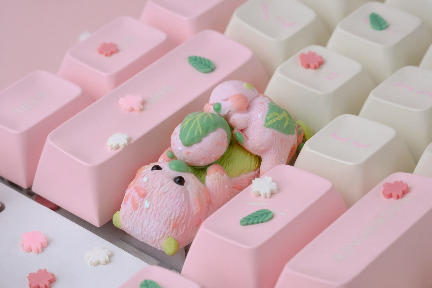 artisan Character Computer hancrafted handmade keycaps magnet otter product design  sakura mochi