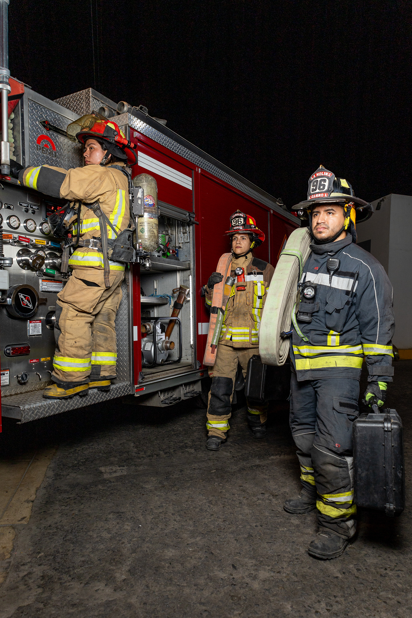 Firefighter fireman rescue emergency equipment lima peru Photography  photoshoot portrait lightroom