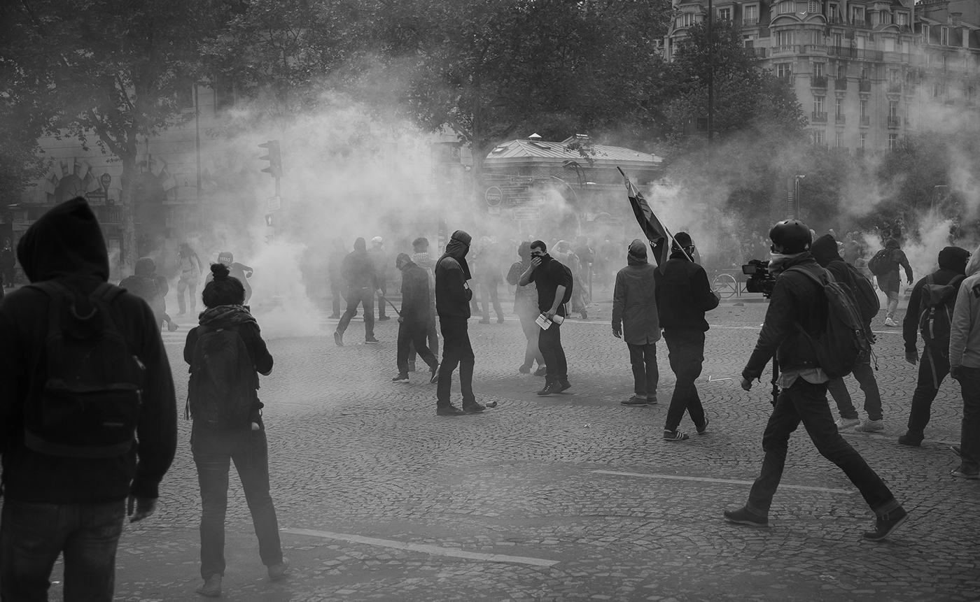Paris EL Khomri Manifestation gaz tears police