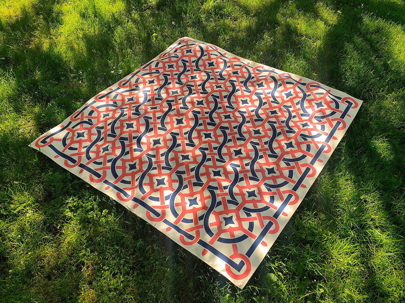 blanket motif Park patro pattern picnic public textile tiles