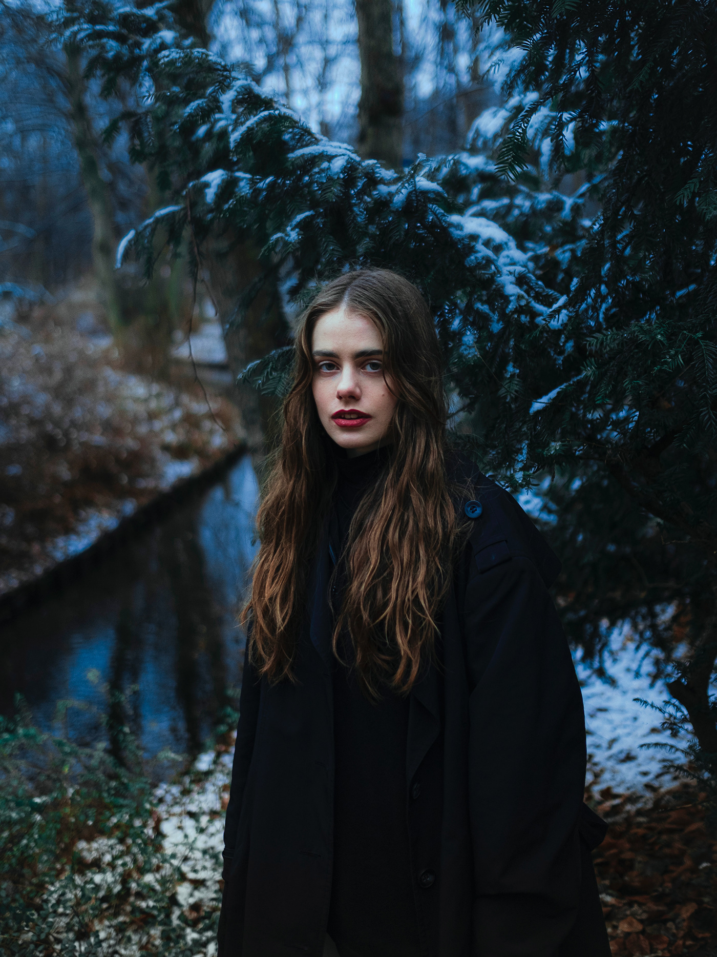 winter forest portrait photography editorial Nature photoshoot woman lightroom beauty frozen lake