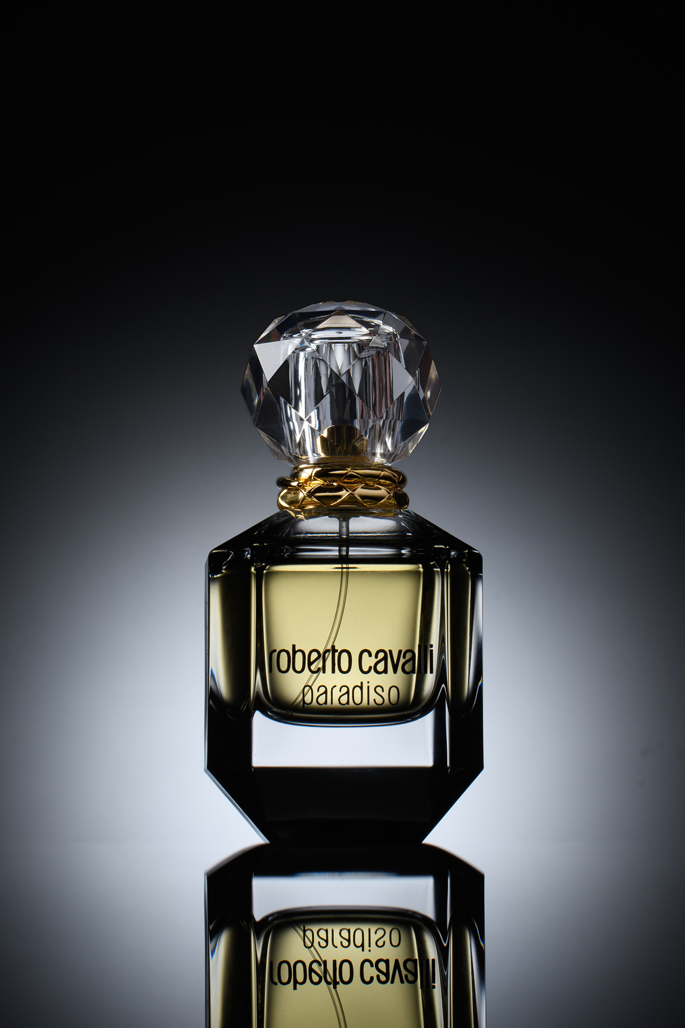 parfume product photo bottle studio light caustic glossy glass