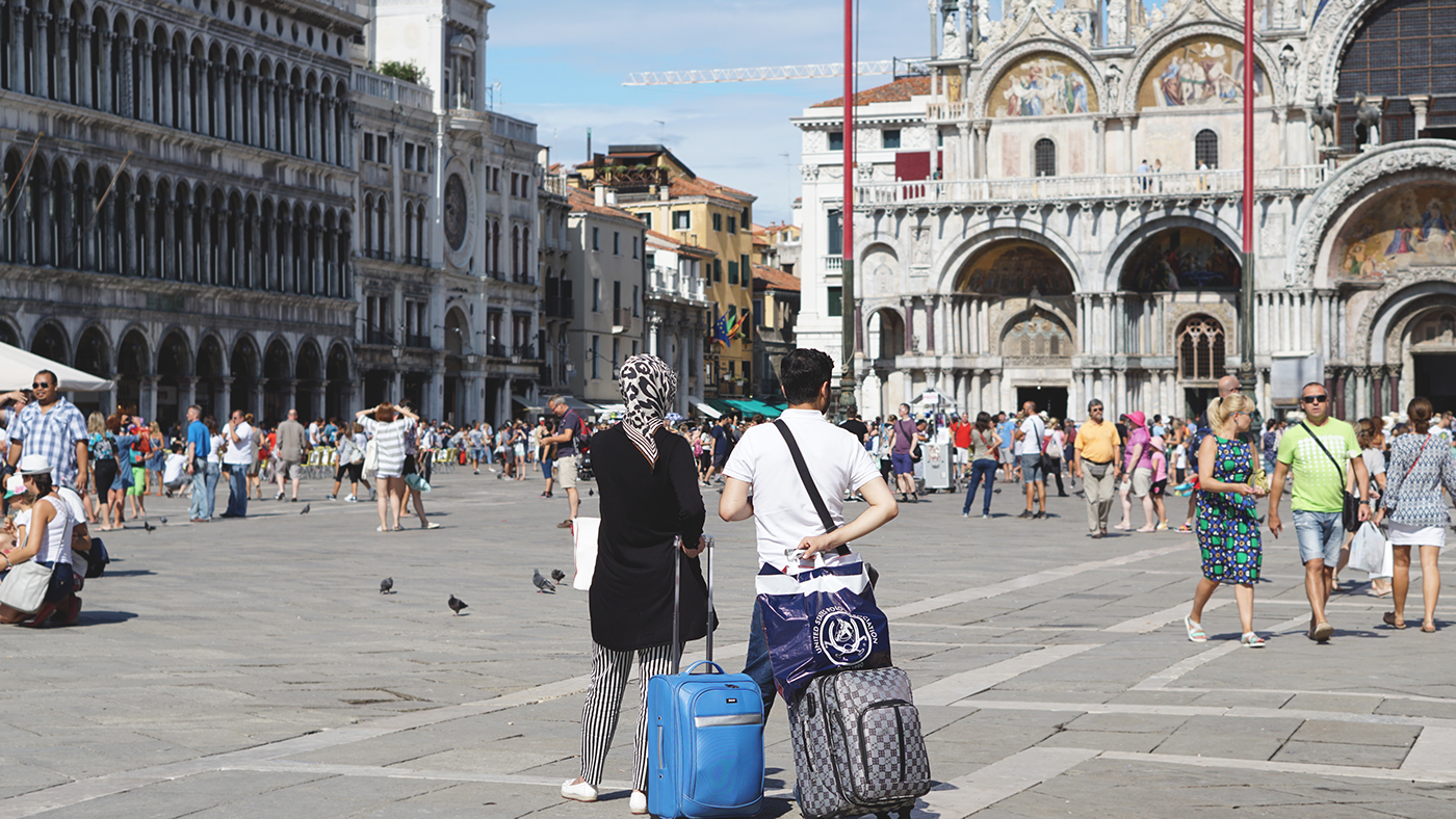Italy tourism tourist portraits humans people couple Love crowd happy Travel travel photography