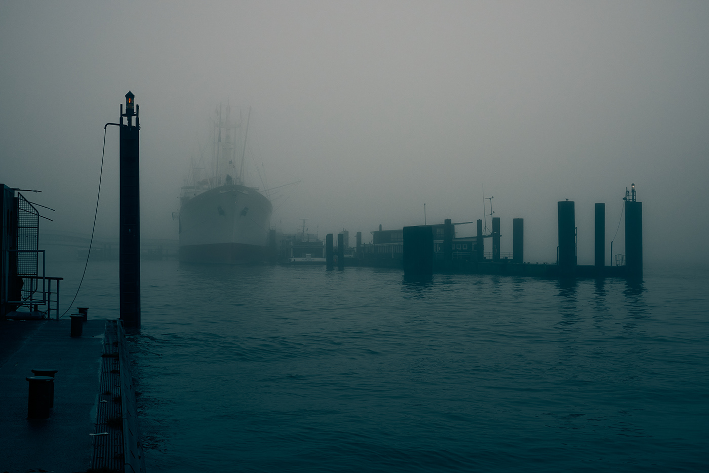 docks elbe fog hamburg harbour mood river ship twilight water