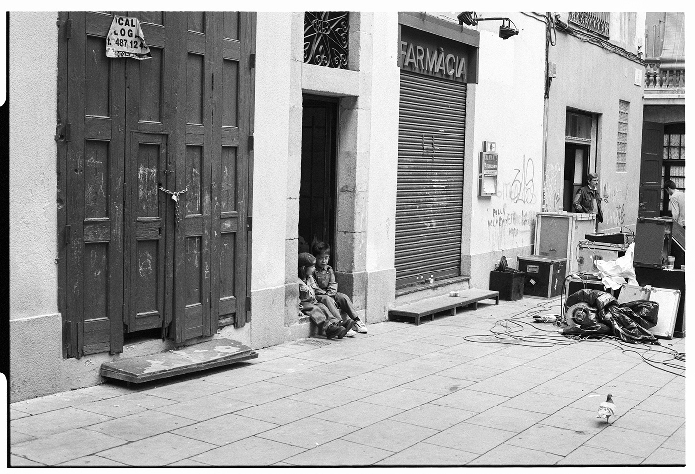 b&w barcelona Film   ILFORD Nikon FE people street photography