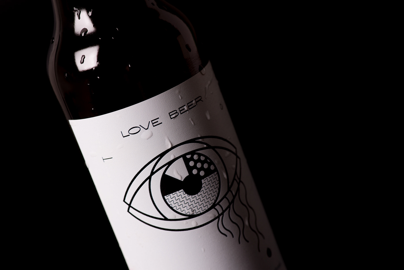 beer Love Label brand heartbreak friendship kiss black and white Monochromatic bewerage