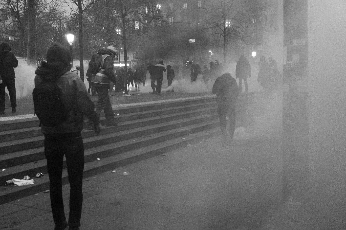 photo émeute   france police reportage noir et blanc