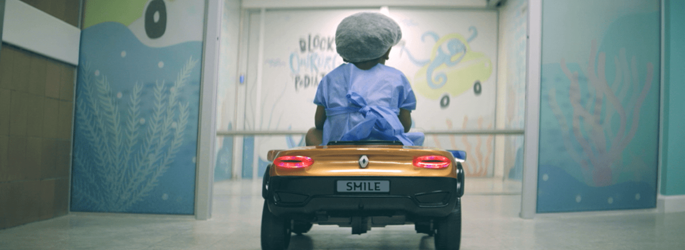 Advertising  car creatividad Creativity Fun hospital kid publicidad renault smile