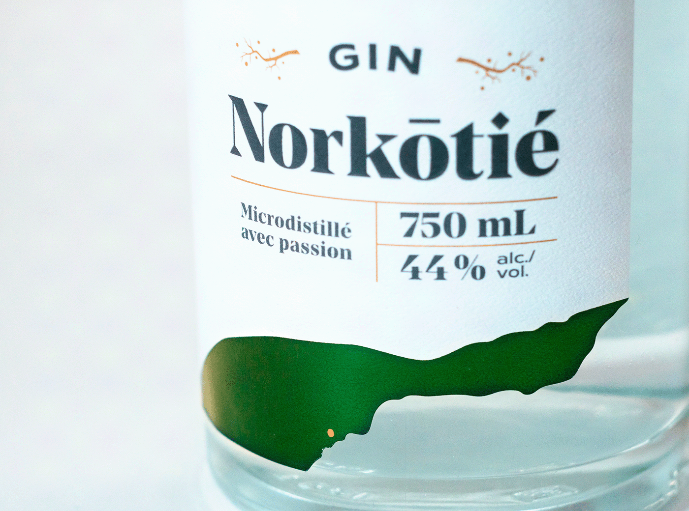 alcohol bottle branding  côte-nord gin norkotié Packaging