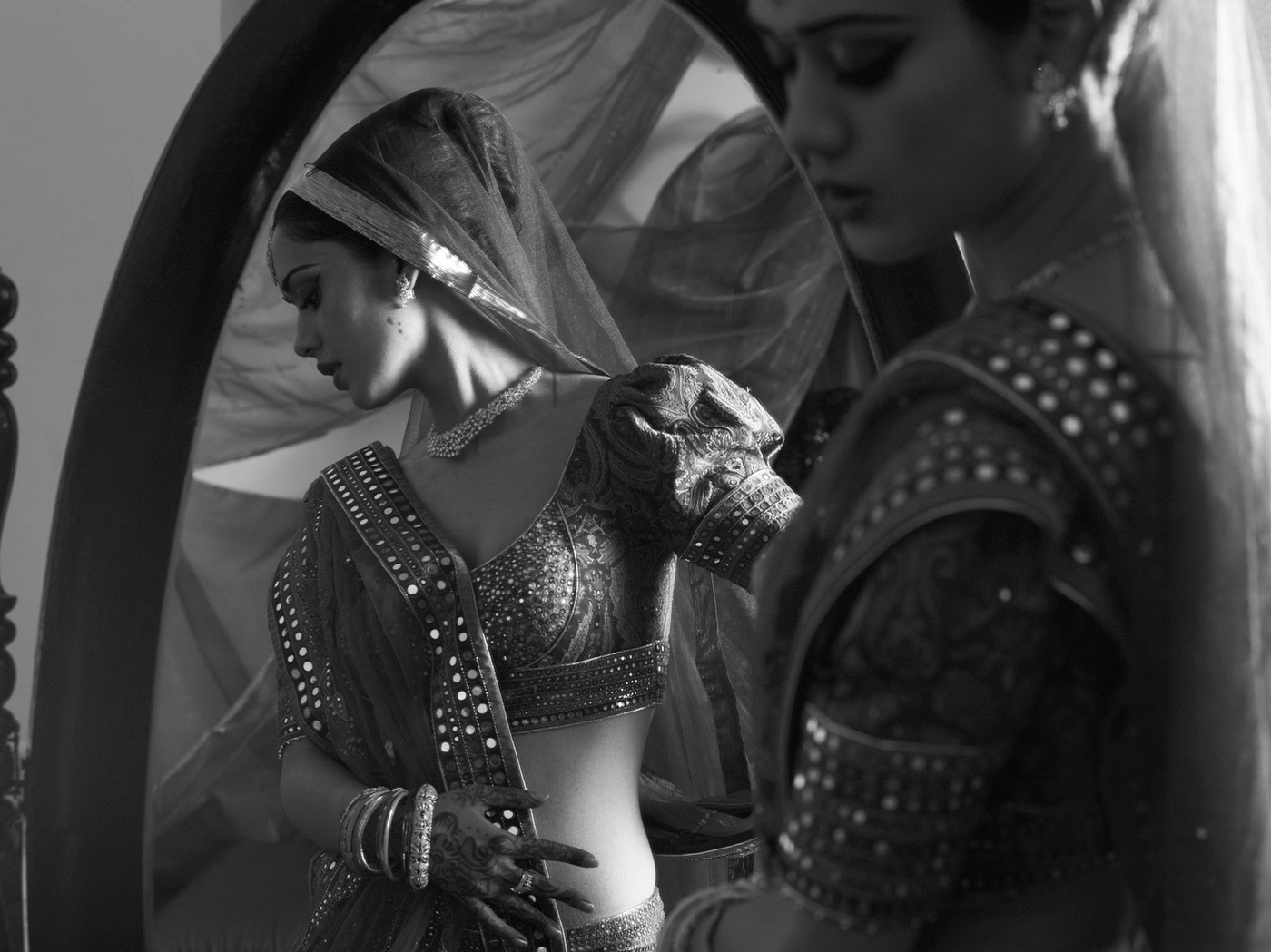 wedding marriage Jewellery gold Tanishq diamonds polki kundan beauty Ethnic indian tradition customs saris mirrorwork SILK brocade woman bride bridal shringar dressing boudoir