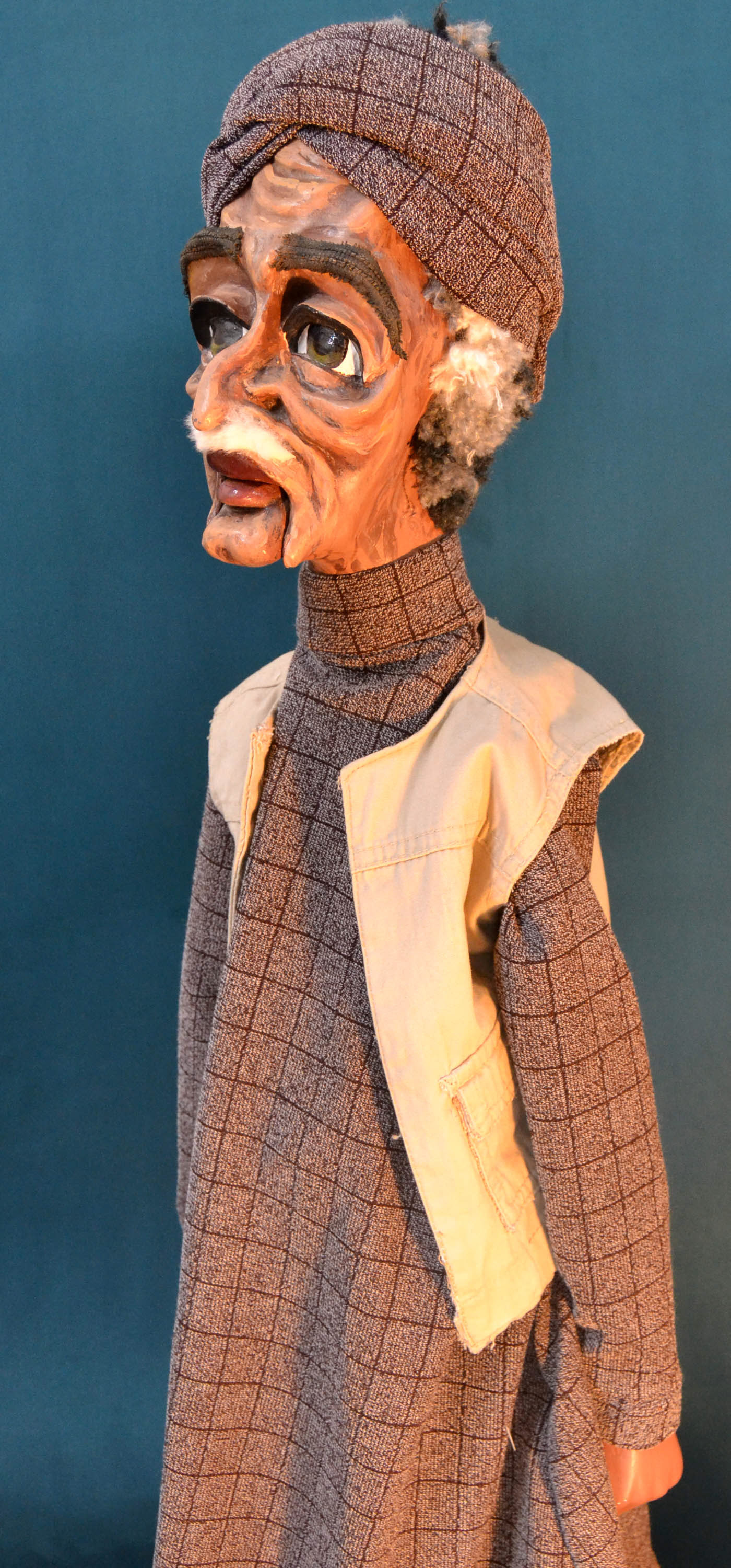 sculptur mold plaster Fiberglass oldman portrit puppet muppet marionette clay