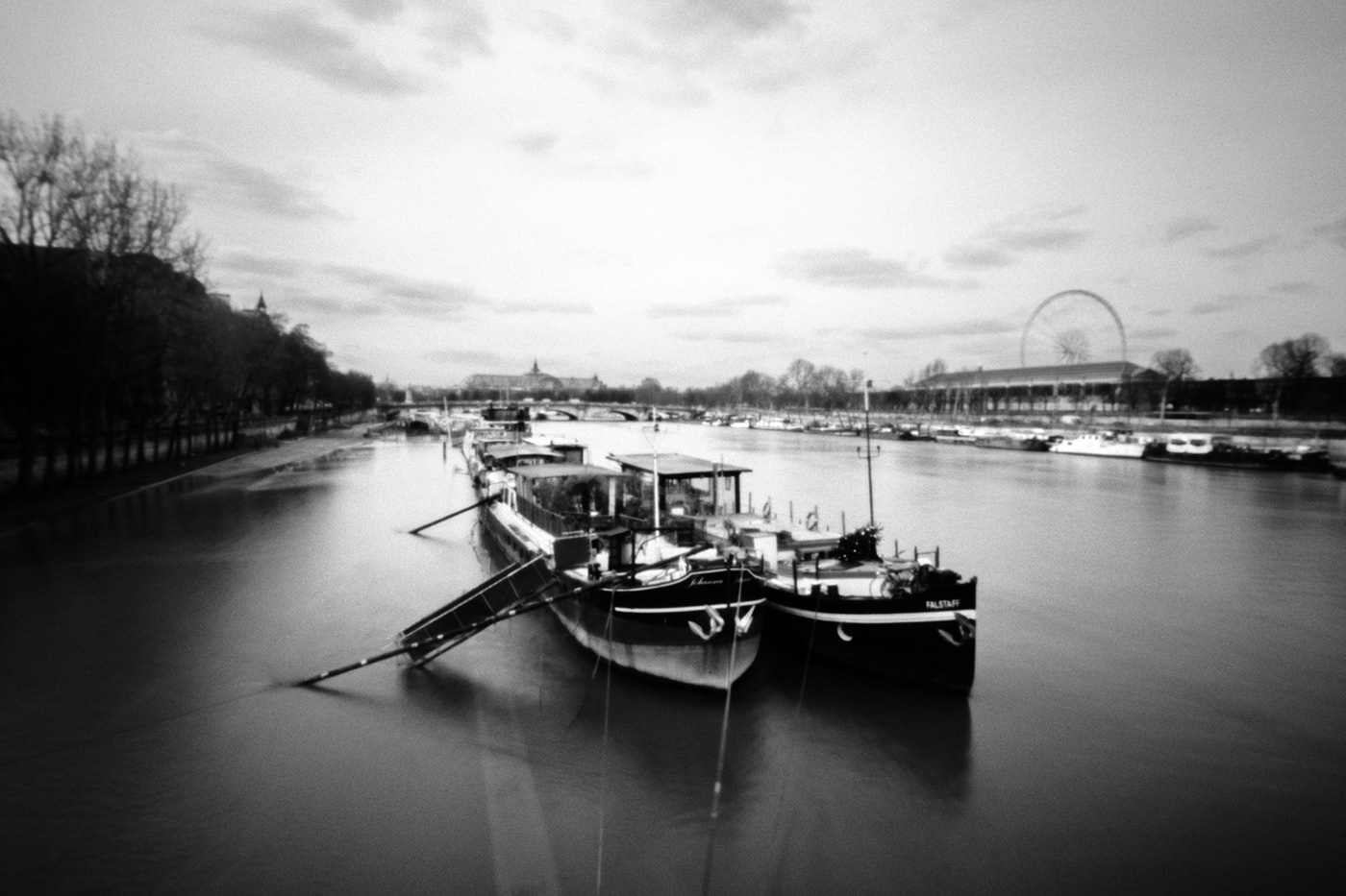 120 film analog photography black and white medium format Paris pinhole Pinhole camera pinhole photography street photography Urban
