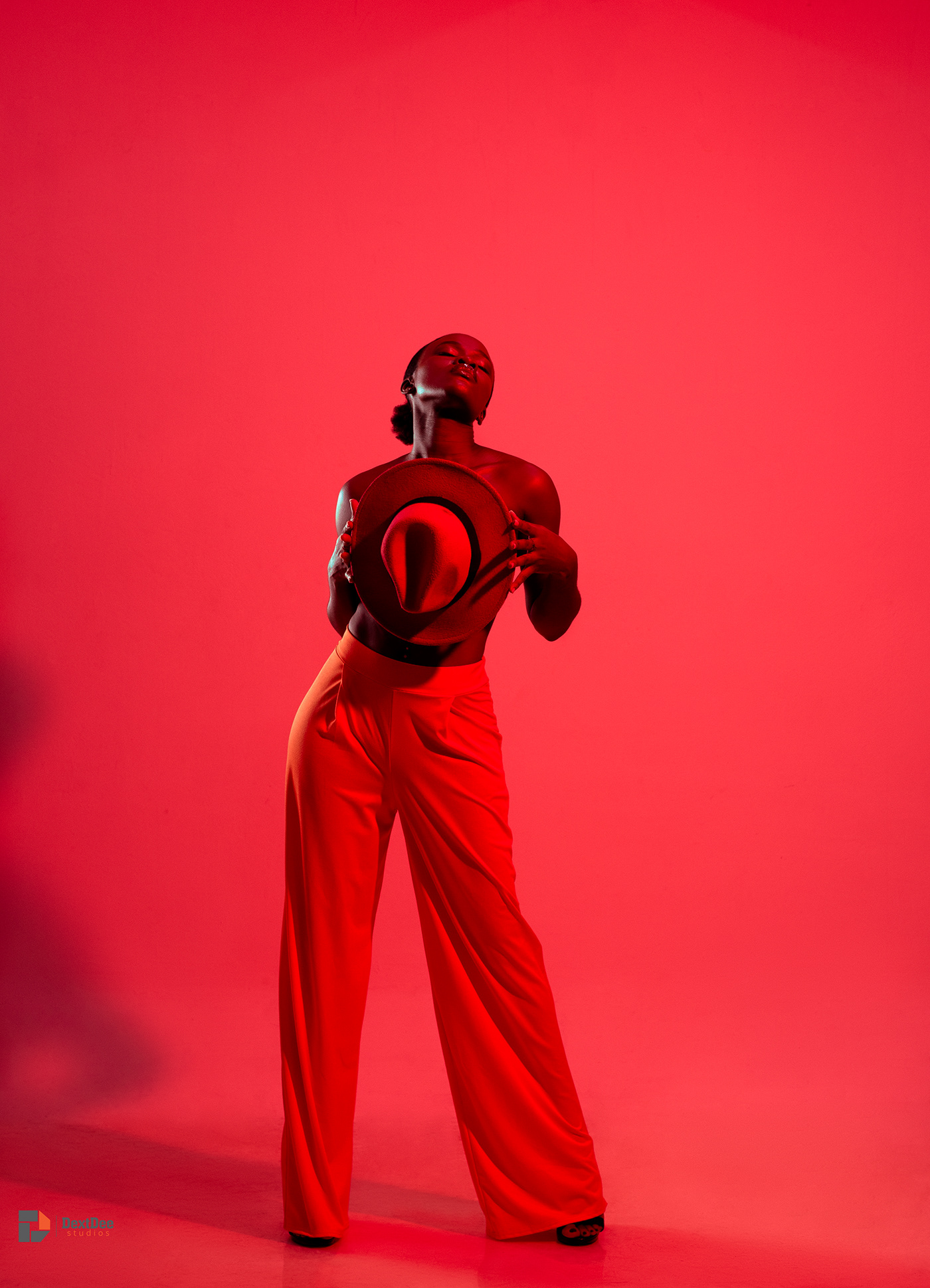 color DextDee Studios Ghana hat red shade woman