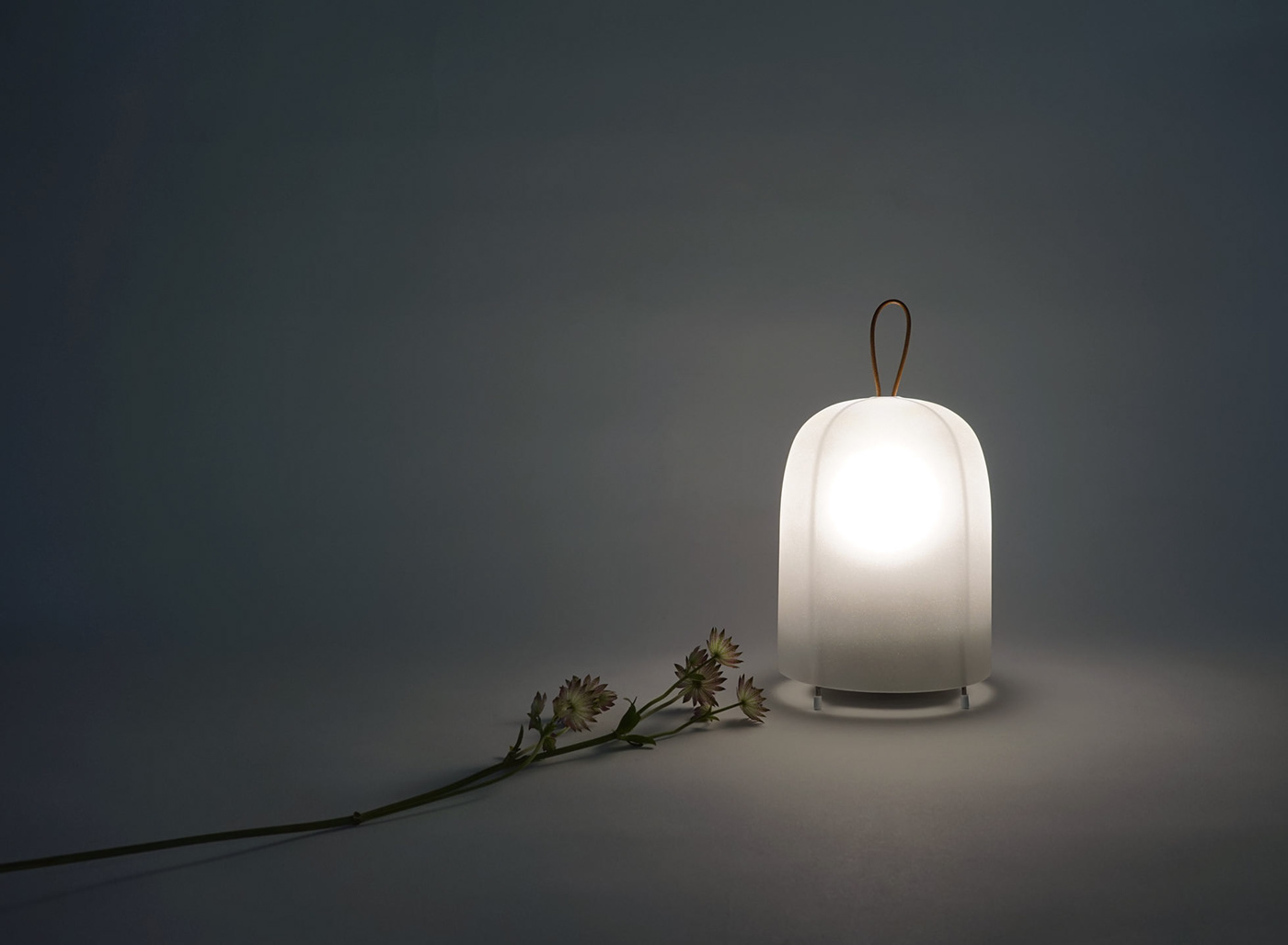 design objet artisanat produit design global A+B lampe Lamp bras restaurant