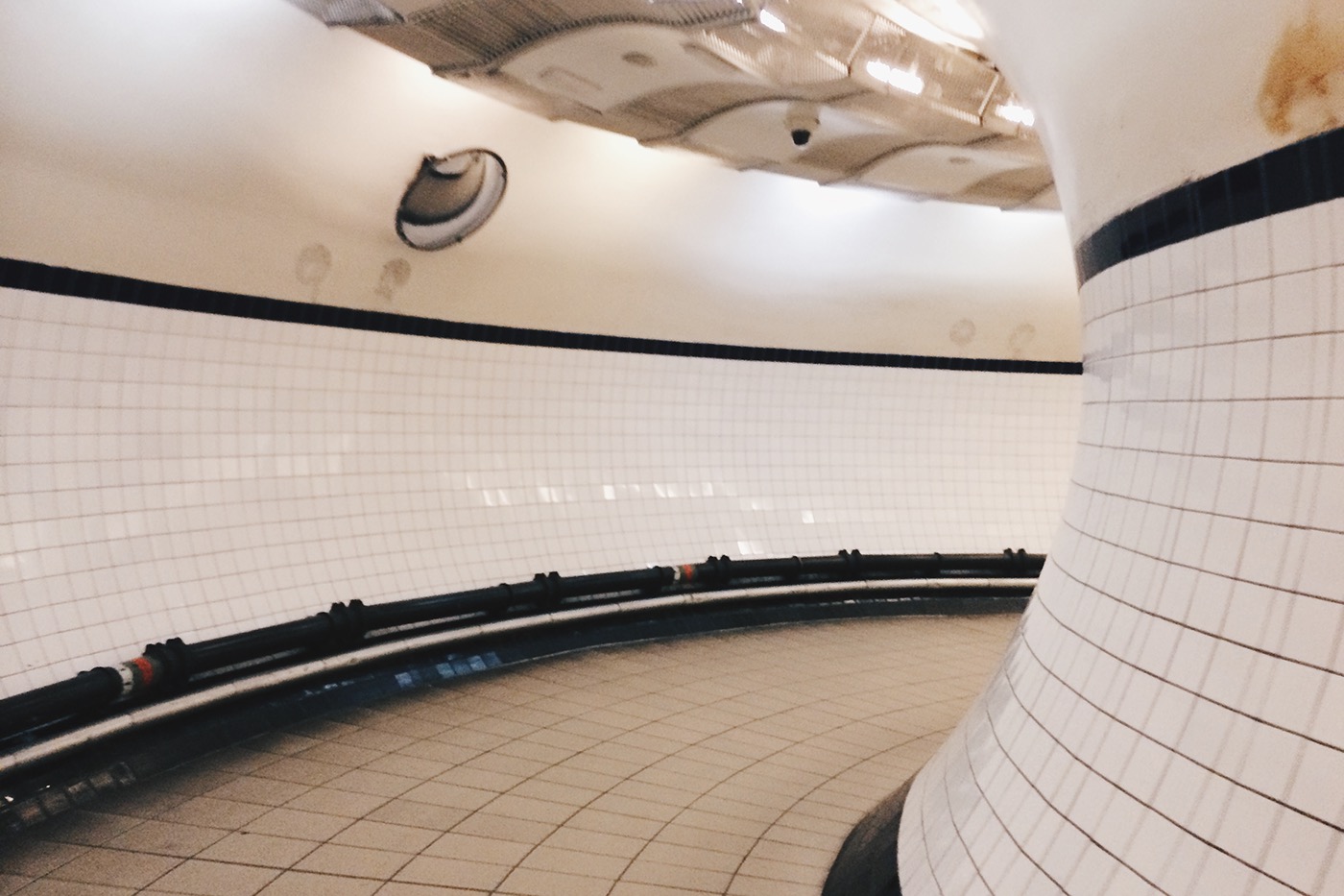 London underground tube subway empty iphone vscocam UK