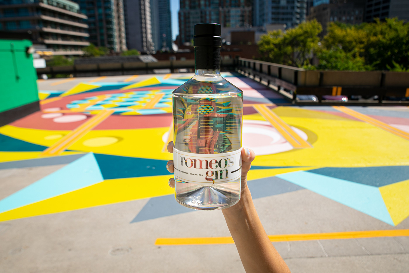 ART WHERE YOU DON'T EXPECT IT
TORONTO'S LARGEST UNEXPECTED MURAL
romeo' gin x birdO