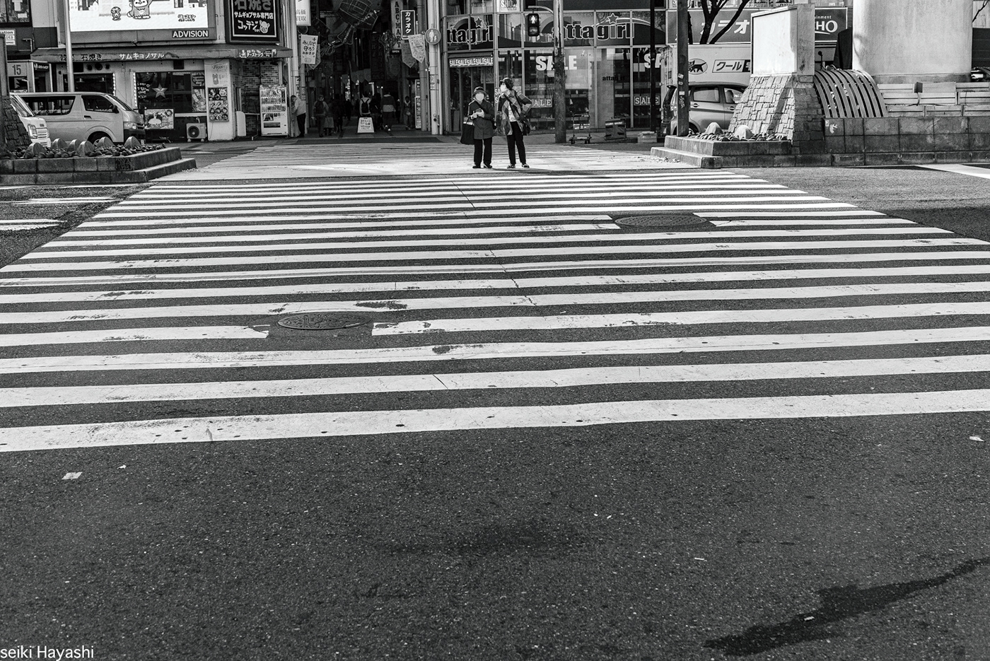 black and white city monochrome osaka Street streetphotography subway
