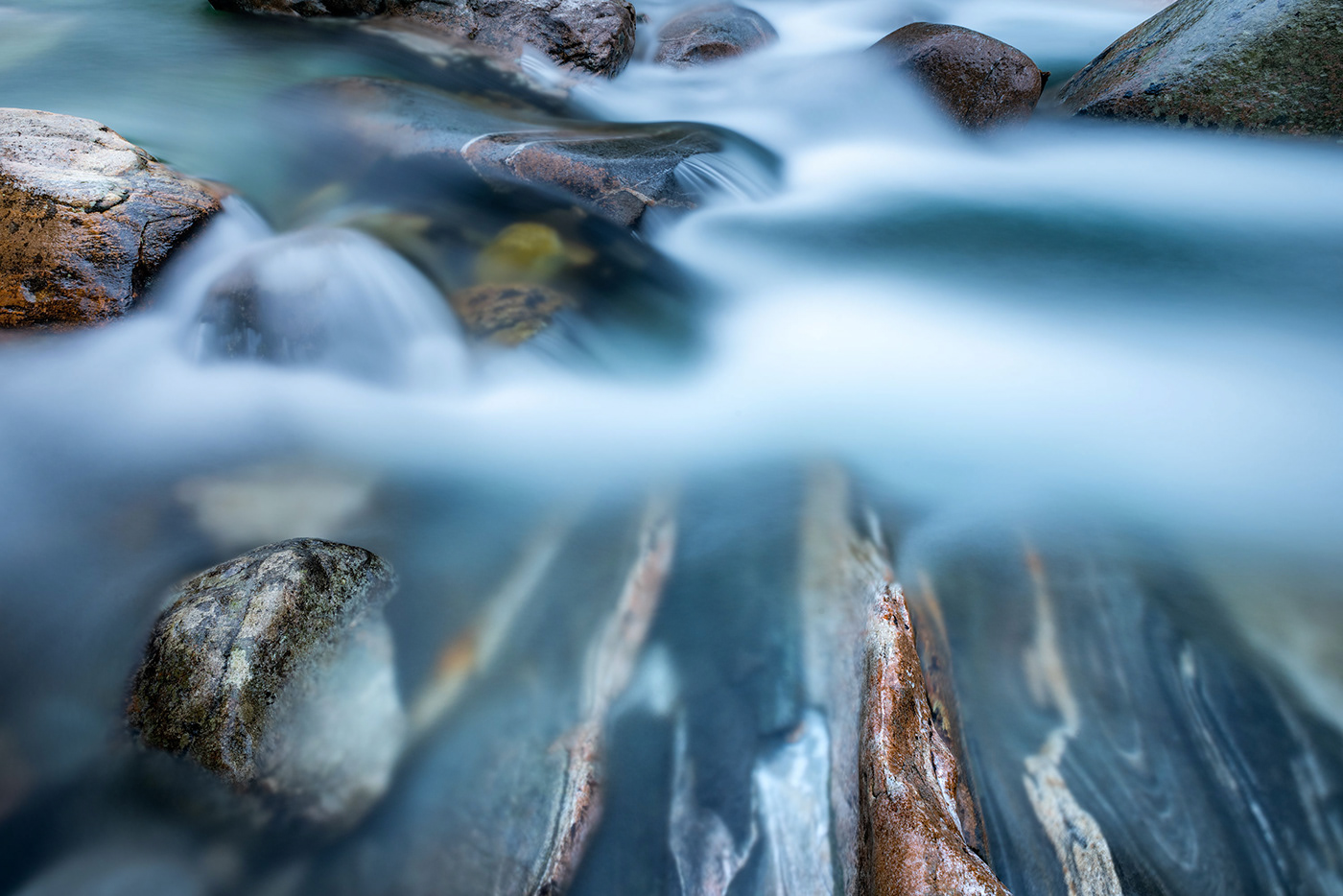Long exposure photography of the Verzasca river by Jennifer Esseiva.