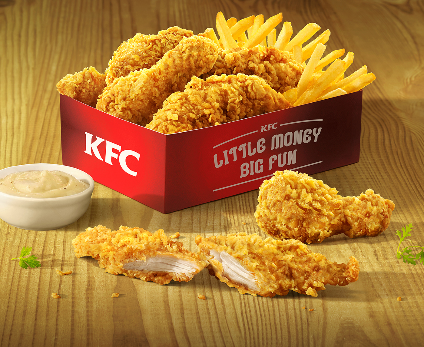 KFC Food  crispy strips wings Fries sauce wood table box gold food styling still life retouch studio