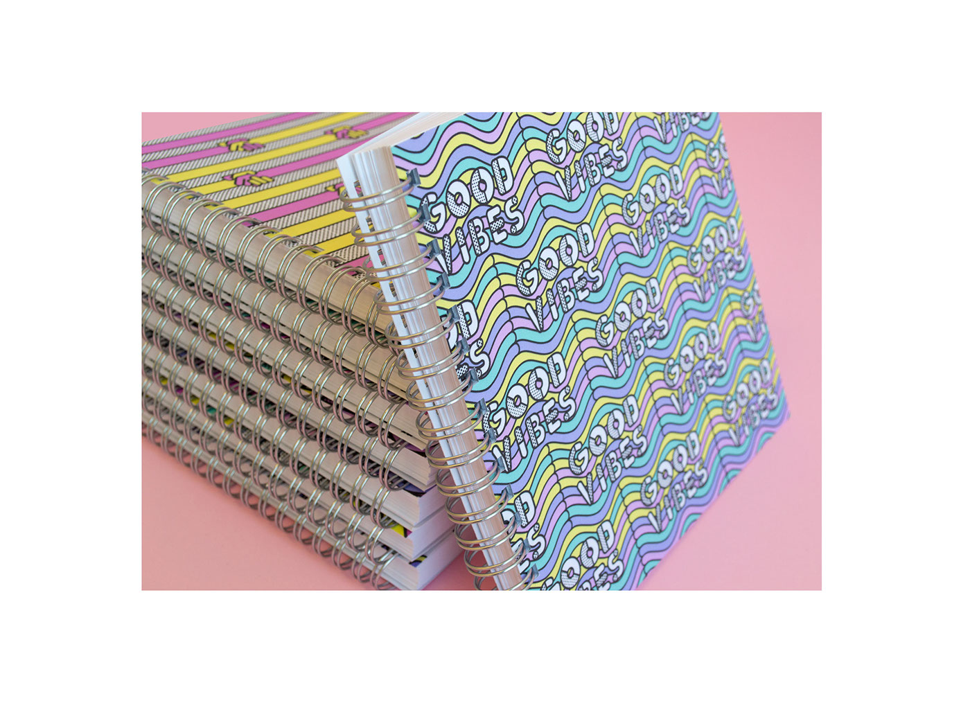 stickers notepad Positive sealed silver surprise pink yellow vector UQAM