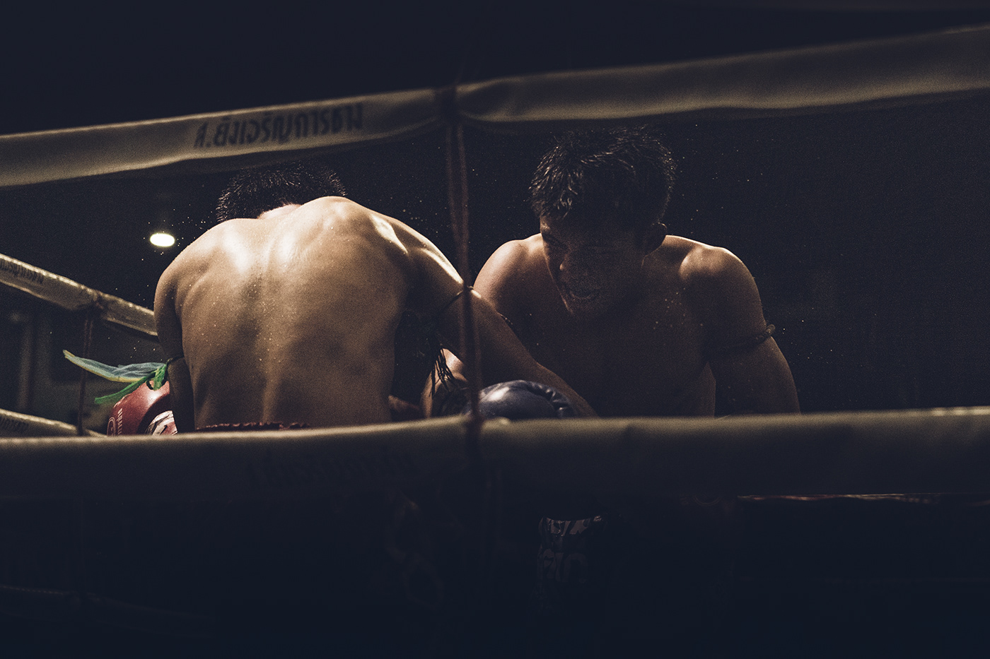 Boxing lighting lowlight MMA Muaythai Thailand