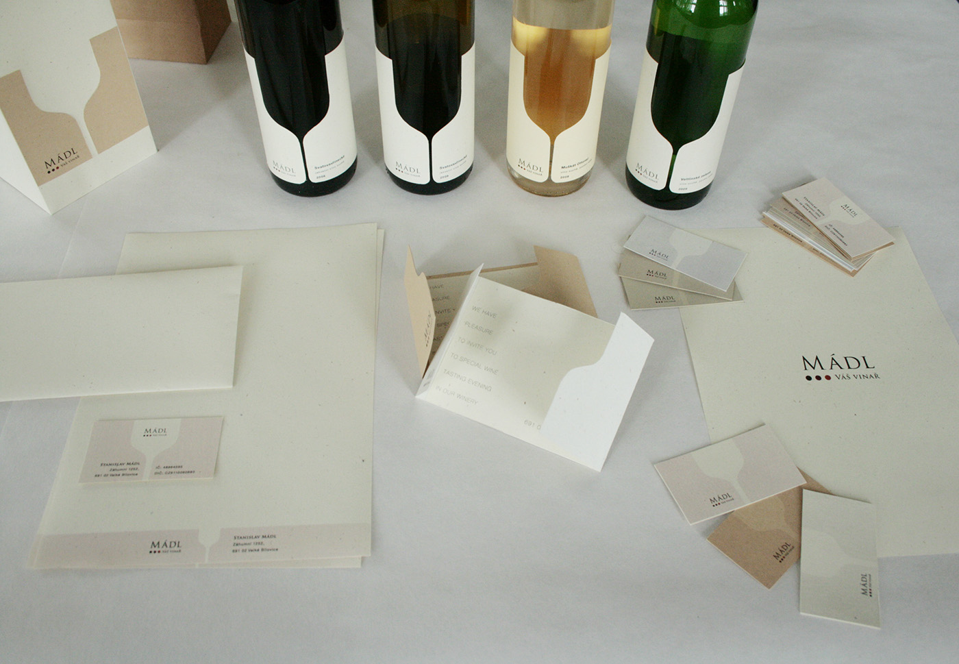 vine recycling simple bottle drink alcohol wine branding  Packaging print