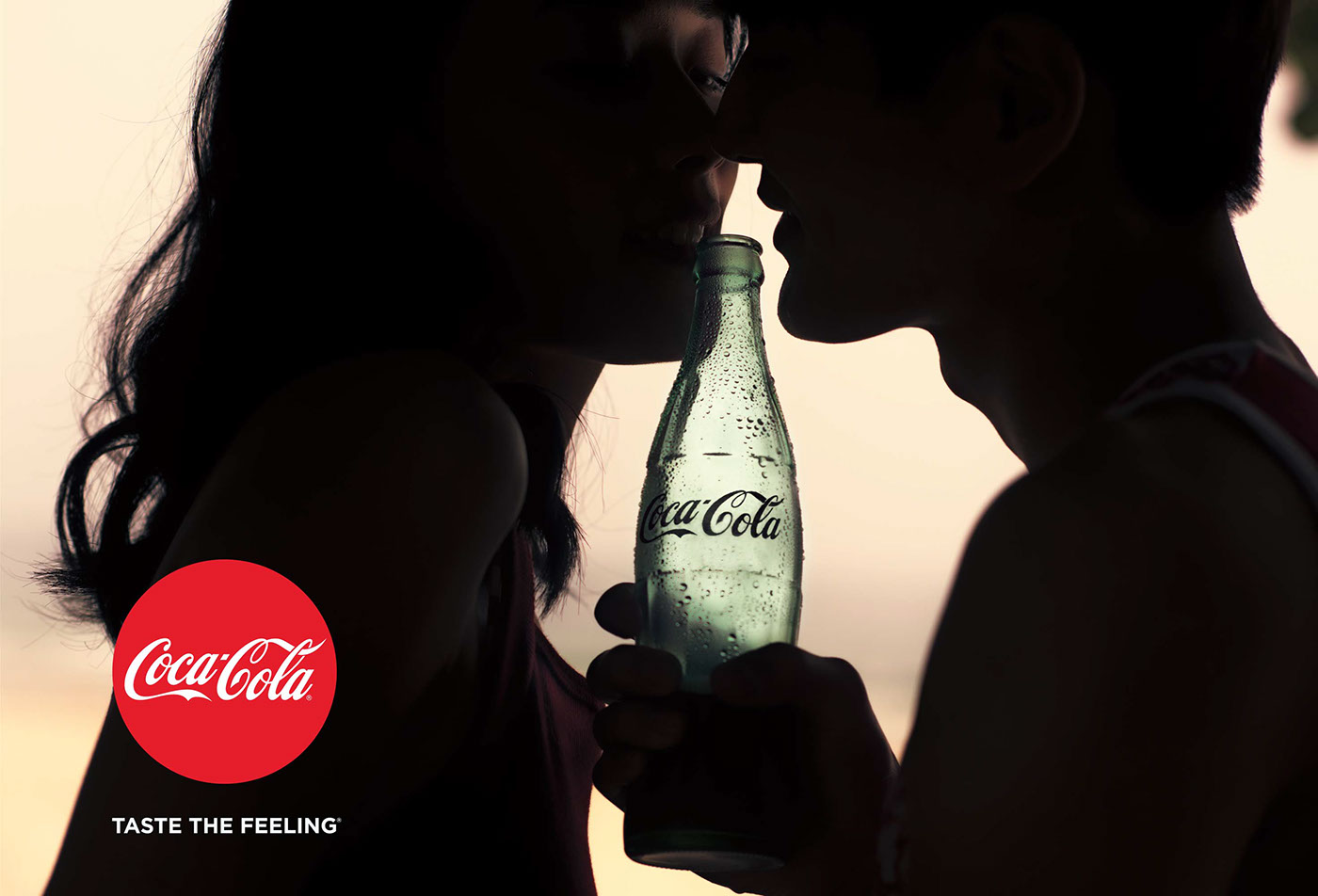 Coca Cola taste the feeling. Рюкзак Кока кола taste the feeling. Nicola taste the Love. Taste the feeling