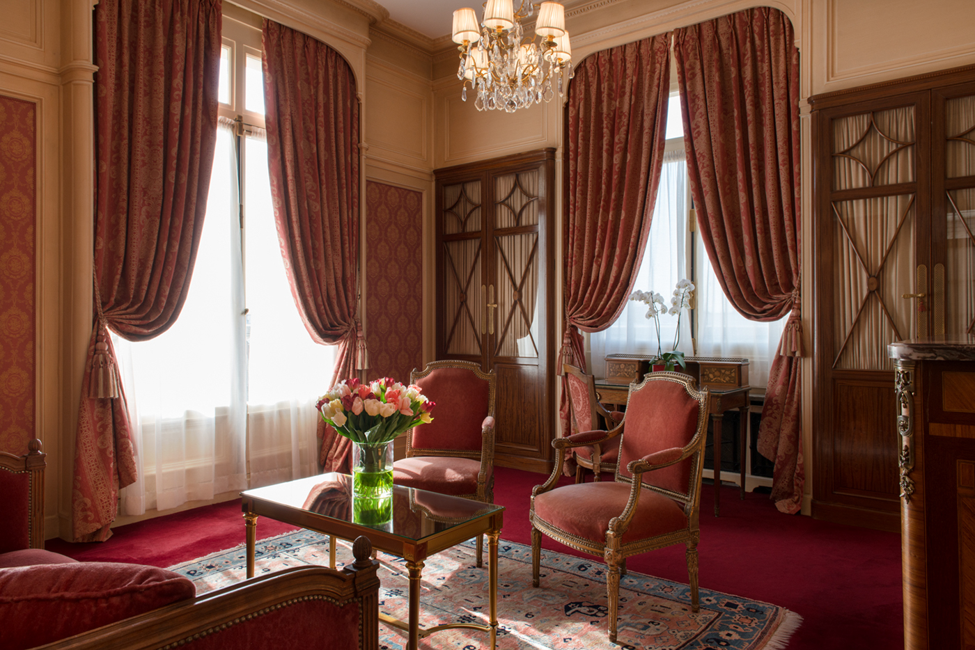 hotel raphael Paris france palace luxury hotel 5 Star prestige historical heritage five-star arc de triomphe high-end