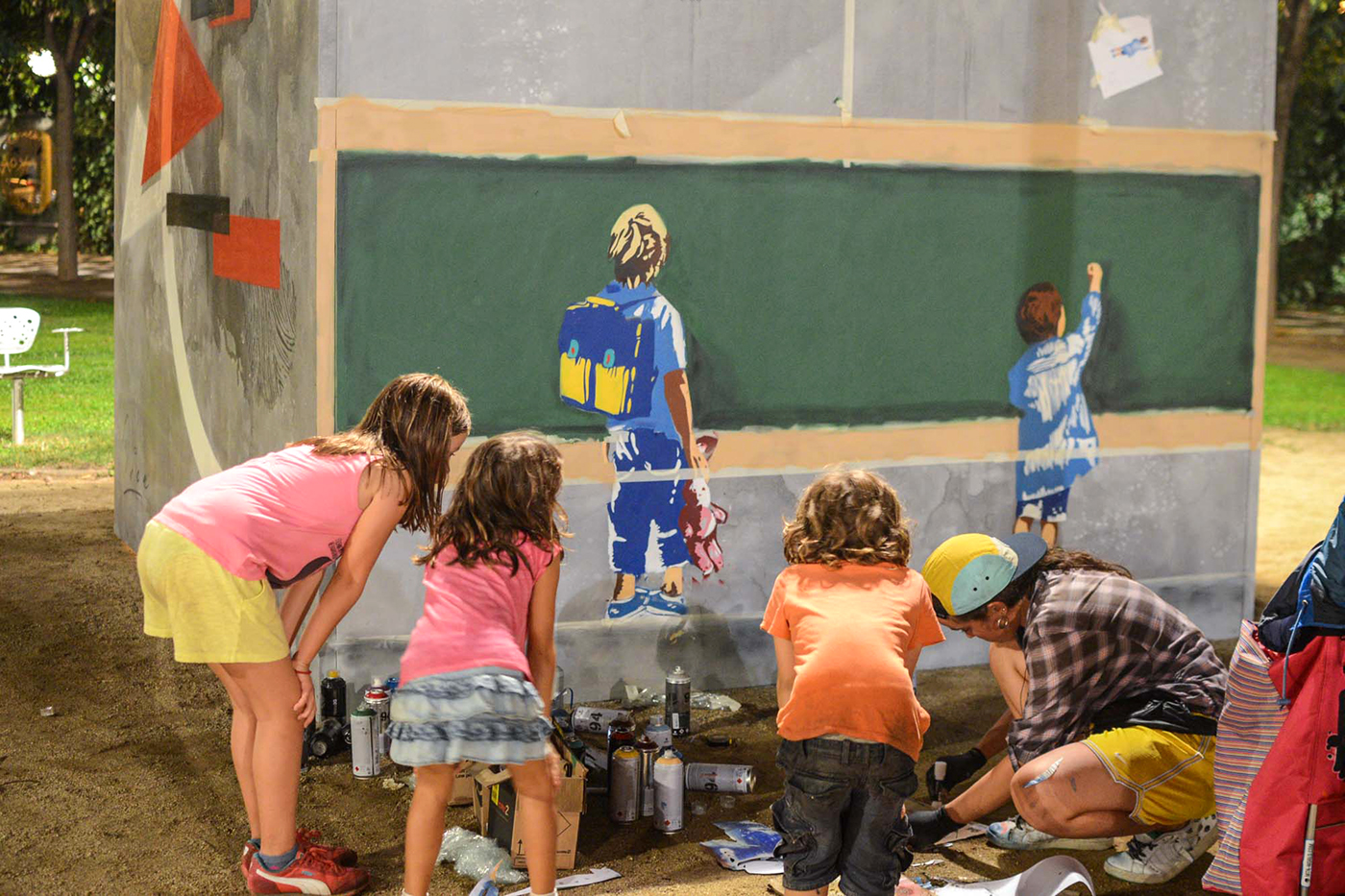 Muralism art Street Finearts lacastillo stencils barcelona children