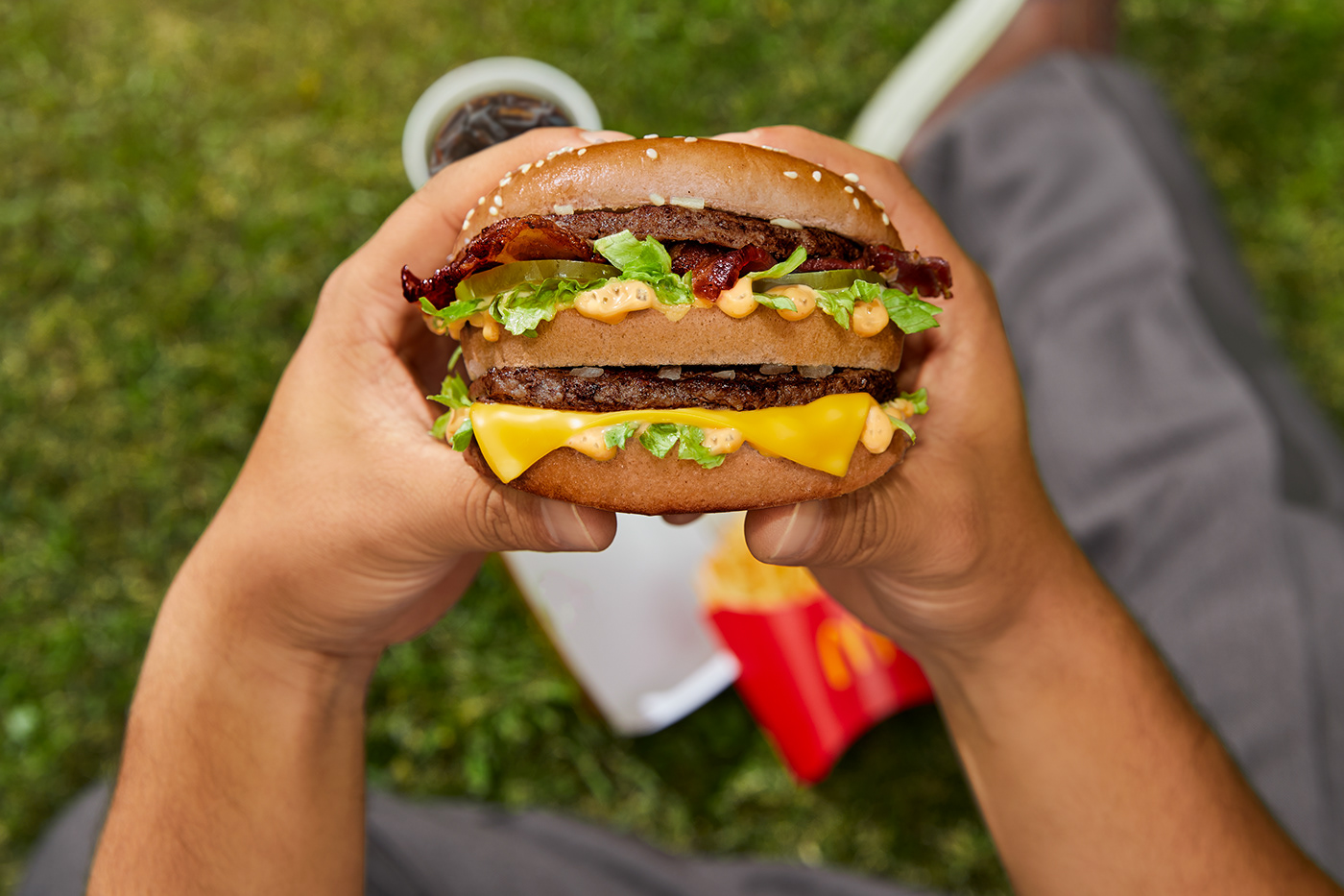 burger McDonalds Food  hamburger meat foodphotography hands