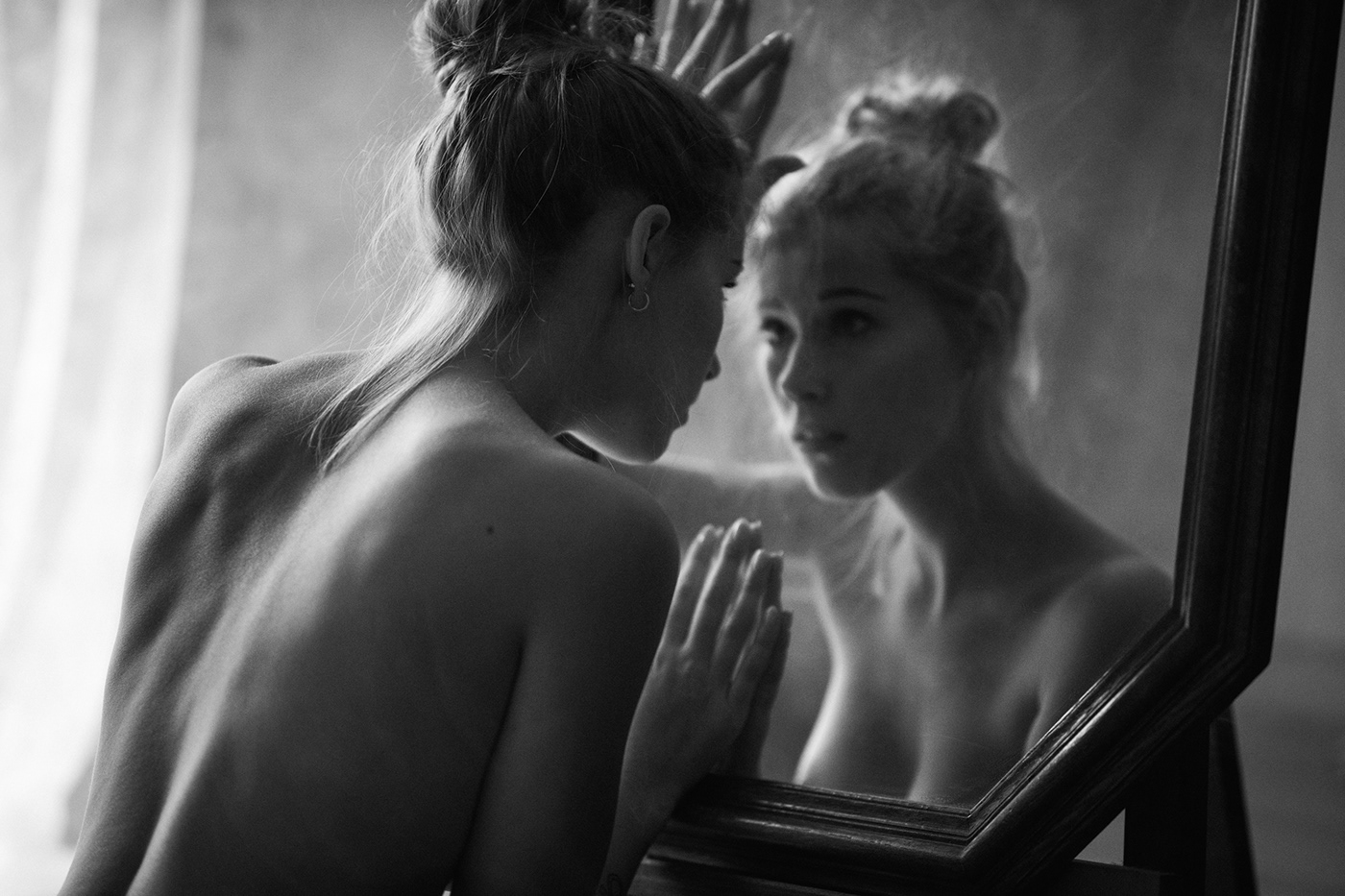 beauty girl mirror self reflection