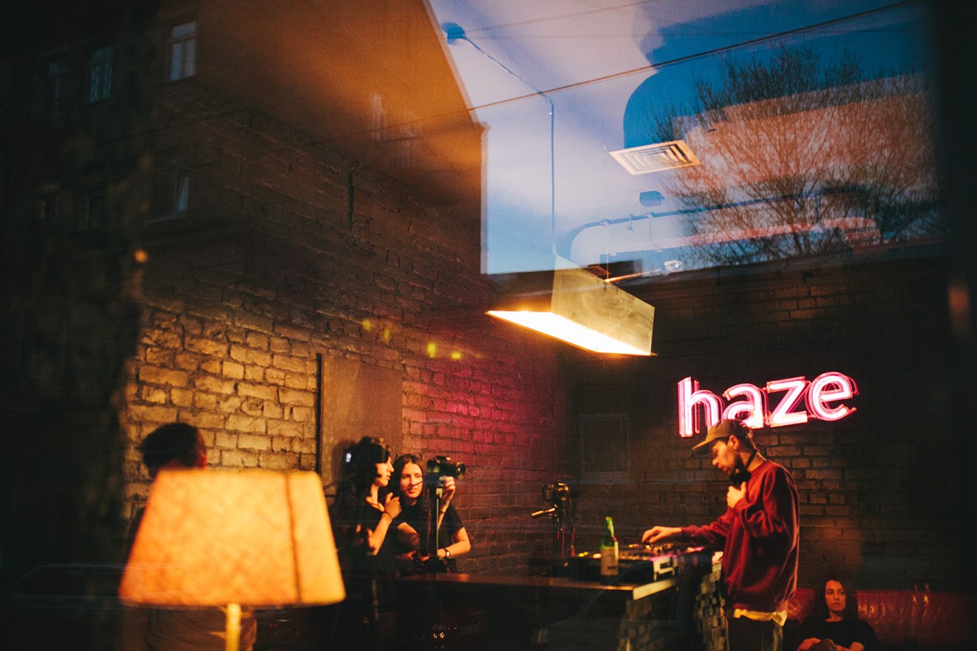 Kyiv haze inhale inhaleagency bar Style hairdressing hair wine cocktail
