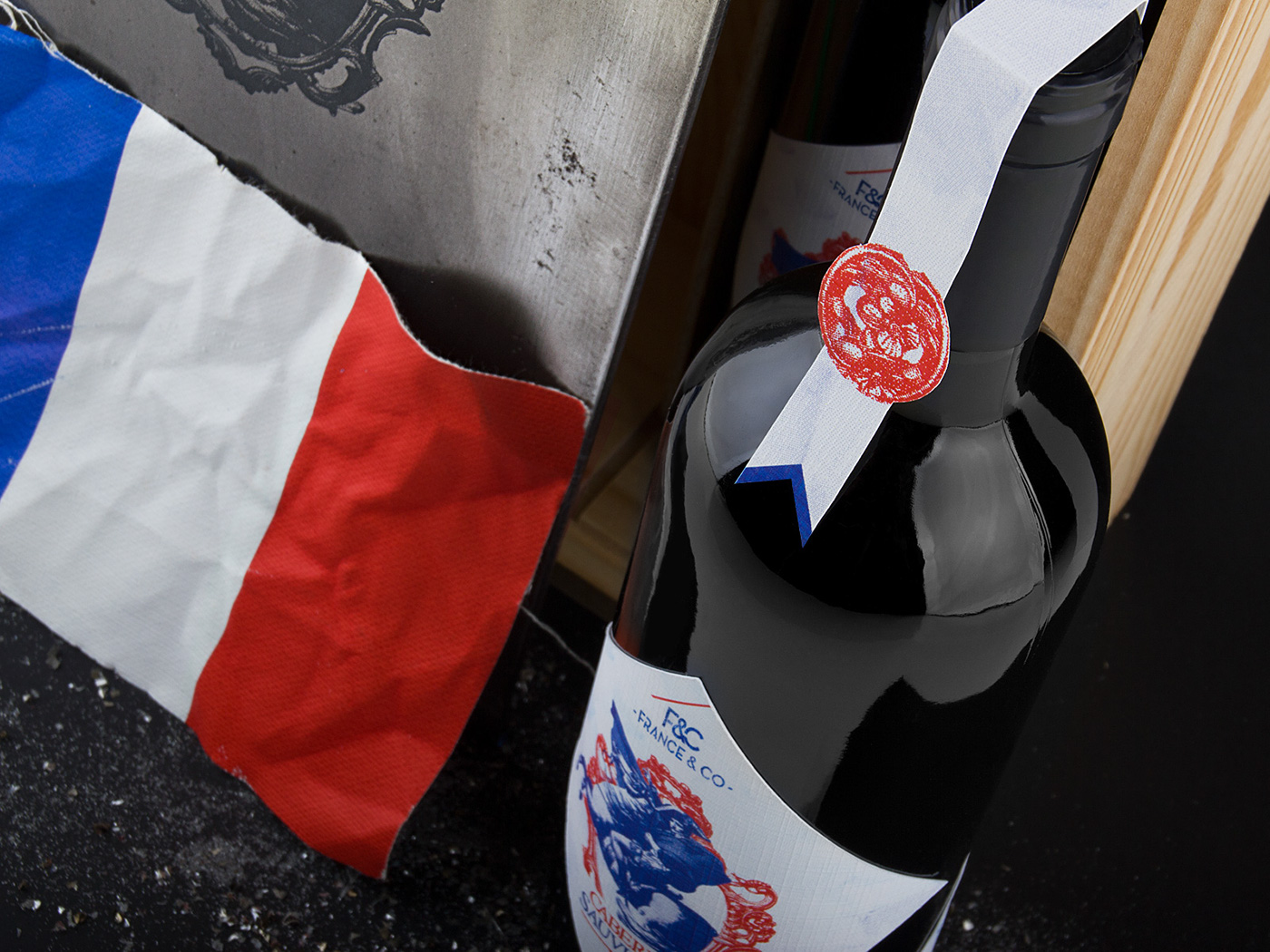 France&Co wine francia historia botella packaging wine French identity branding wine grantipo king rey chovinismo Bandera Selecto