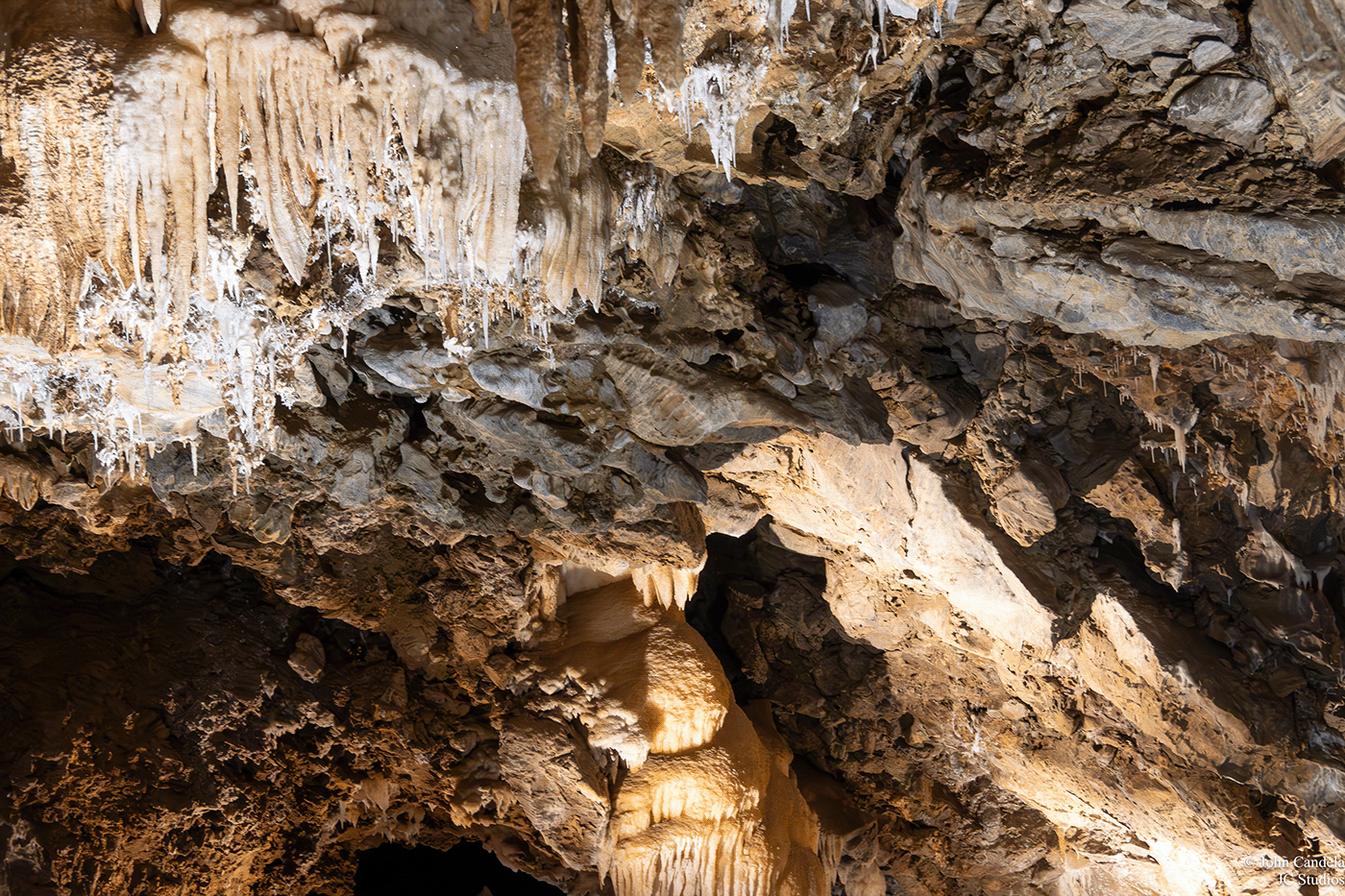 cavern underground black chasm cavern California stalagmites helictite stalactite stalactites stalagmite caverns