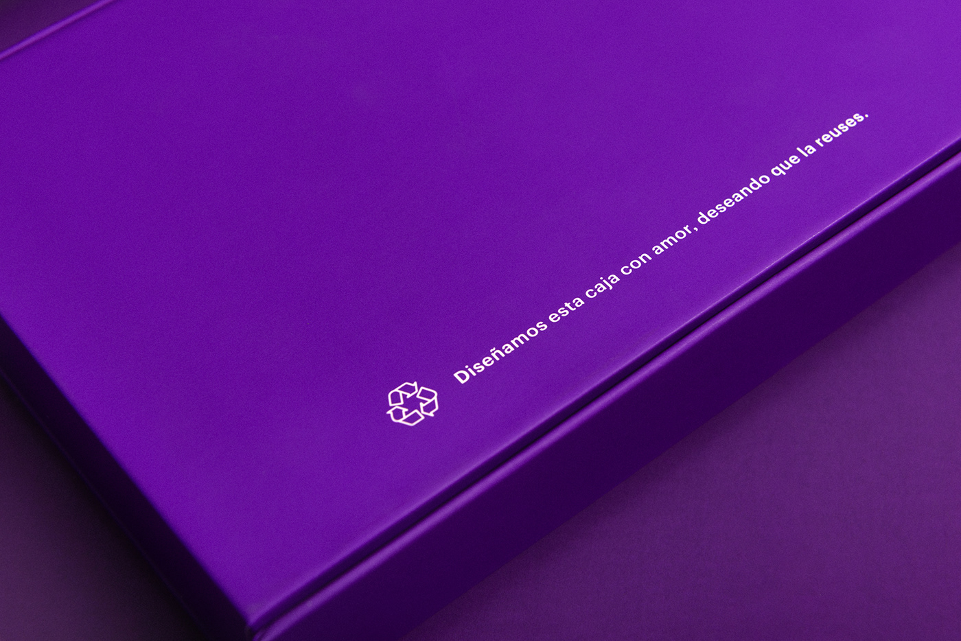 Nubank Welcome Kit with printed text "Diseñamos esta caja con amor, deseando que la reuses".