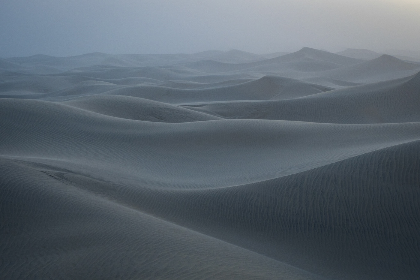 Sandstormes in the dunes of the Mesquite Sand Dunes, Death Valley