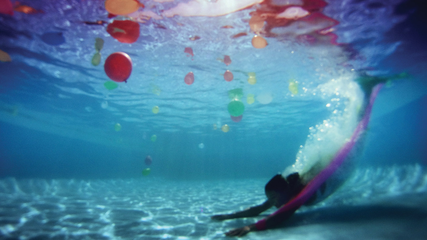 deep water underwater girl blue Pool Swimmingpool blu texture Sub submerse balloons tissue Liquid swimming
