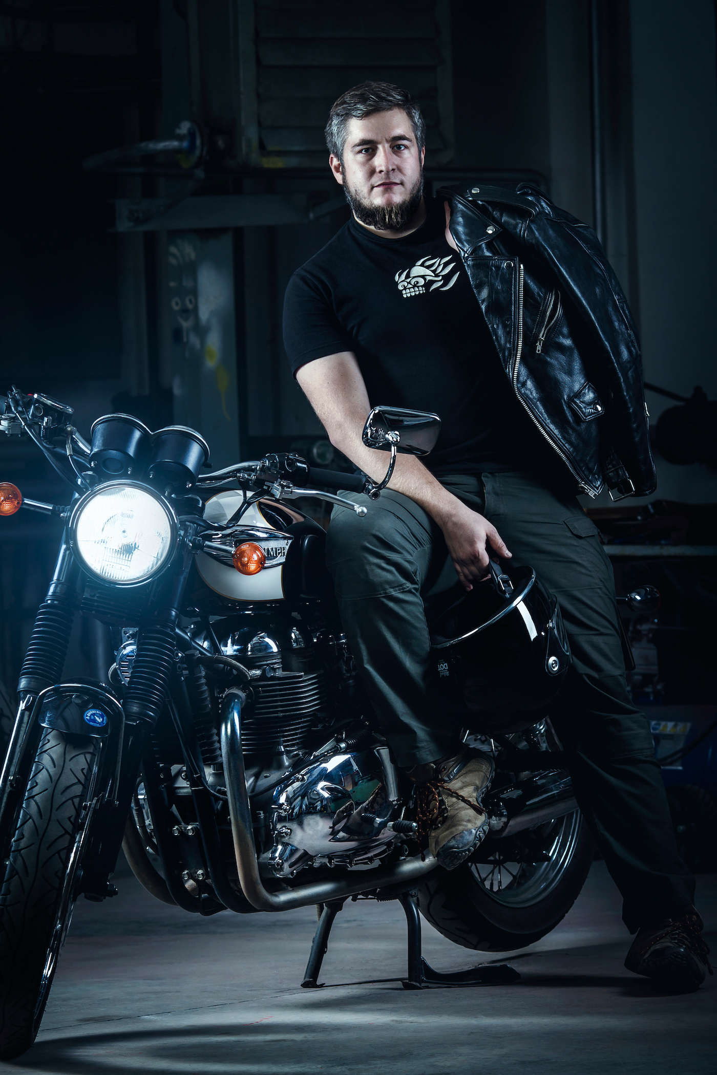Bike motorbike garage coffee racer biker motorcyclists triumph Workshop engine portrait
