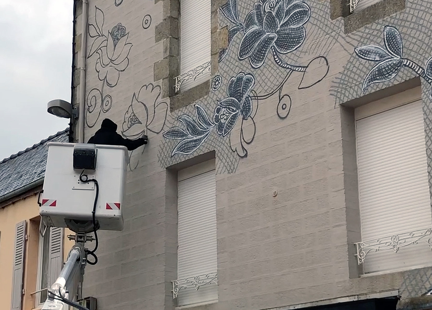 Dantelle fine art france Graffiti lace lacemaking   Mural NeSpoon Street Art  urban art