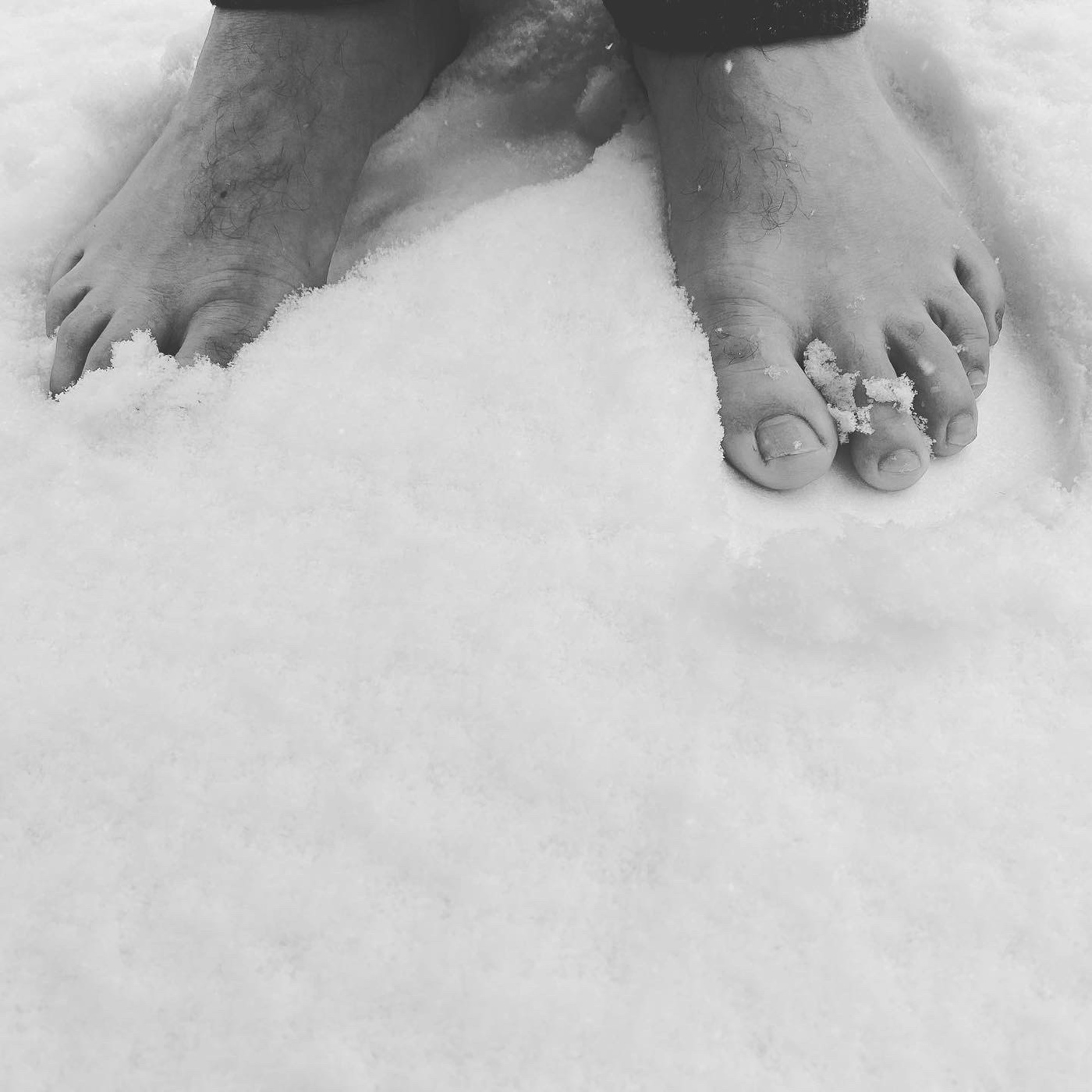 snow barefoot winter monochrome Schweiz Switzerland schnee